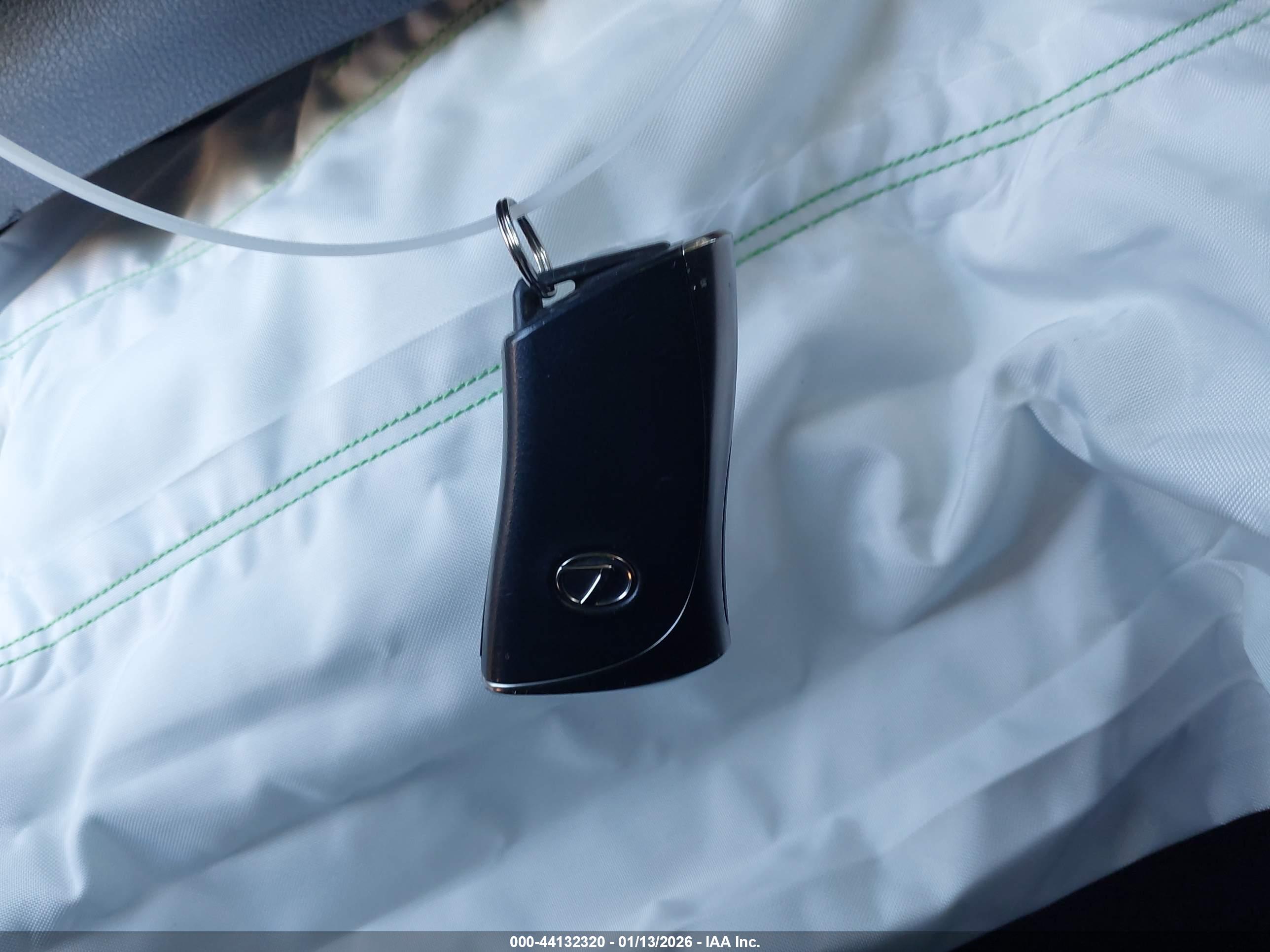 LEXUS ES image 11