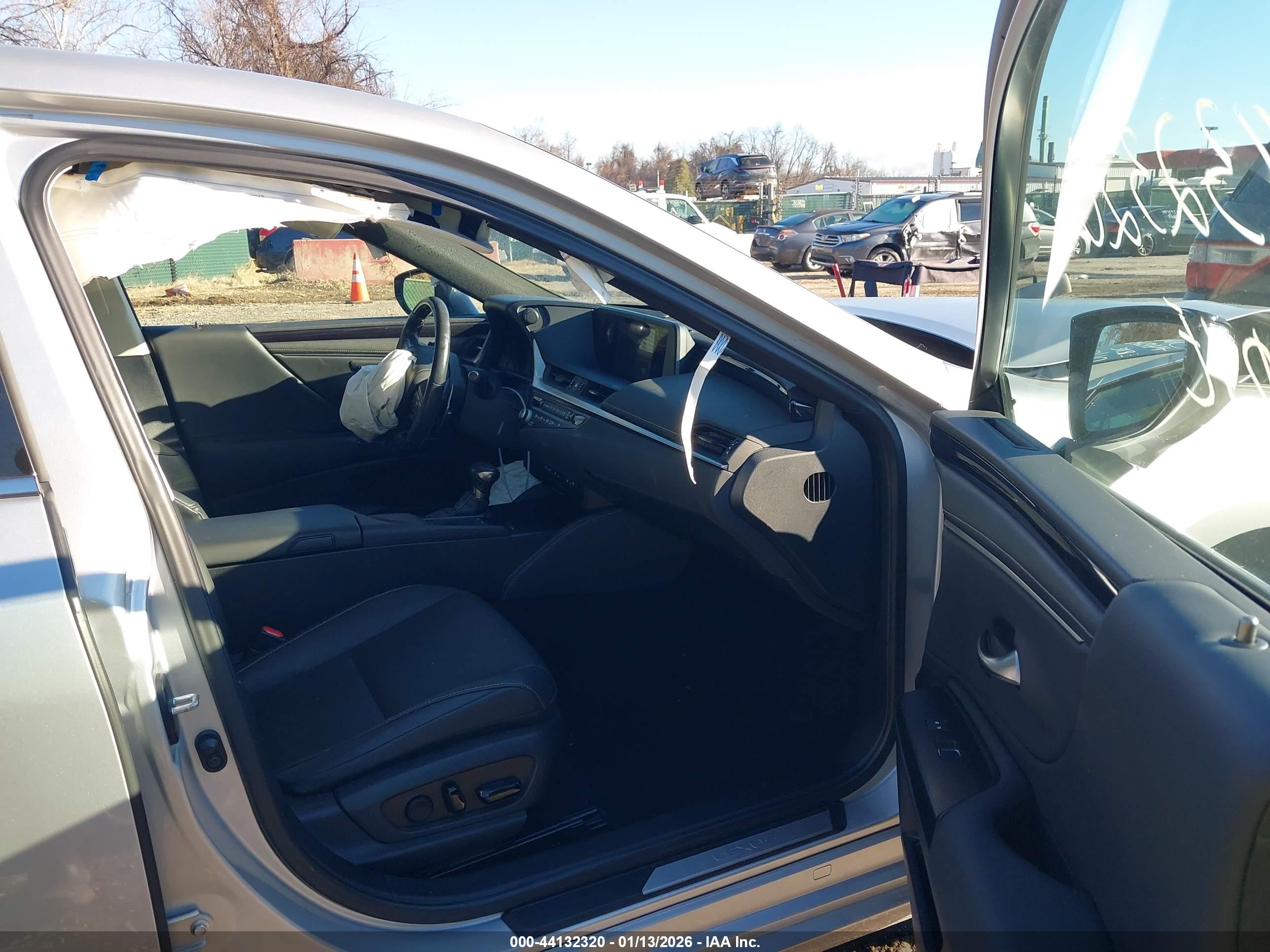 LEXUS ES image 5