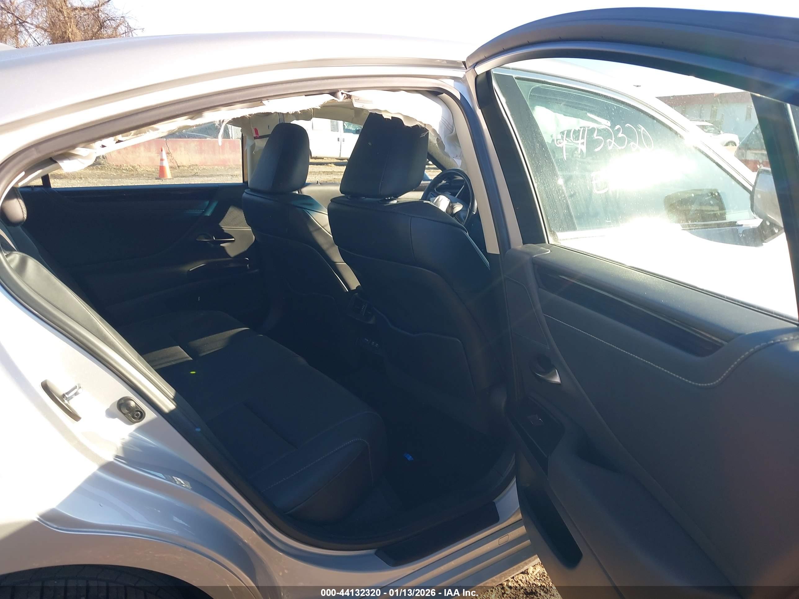 LEXUS ES image 8