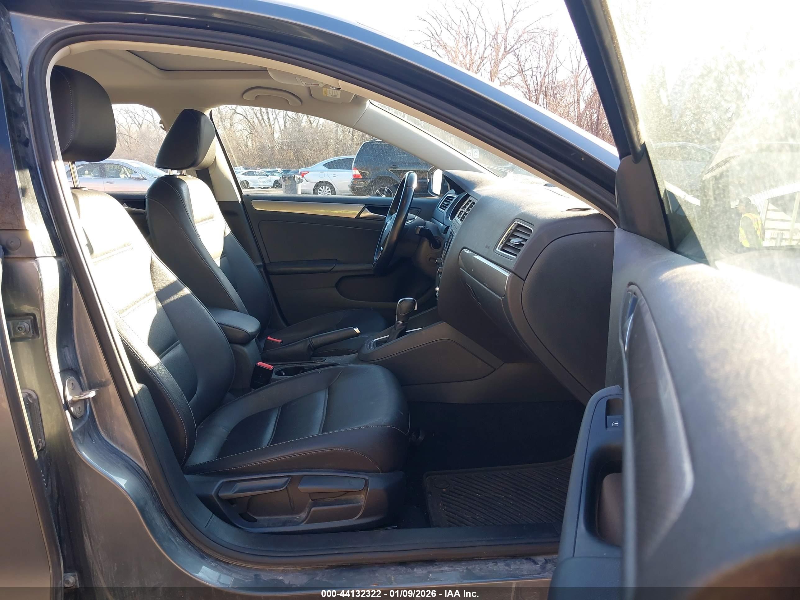 VOLKSWAGEN JETTA image 5