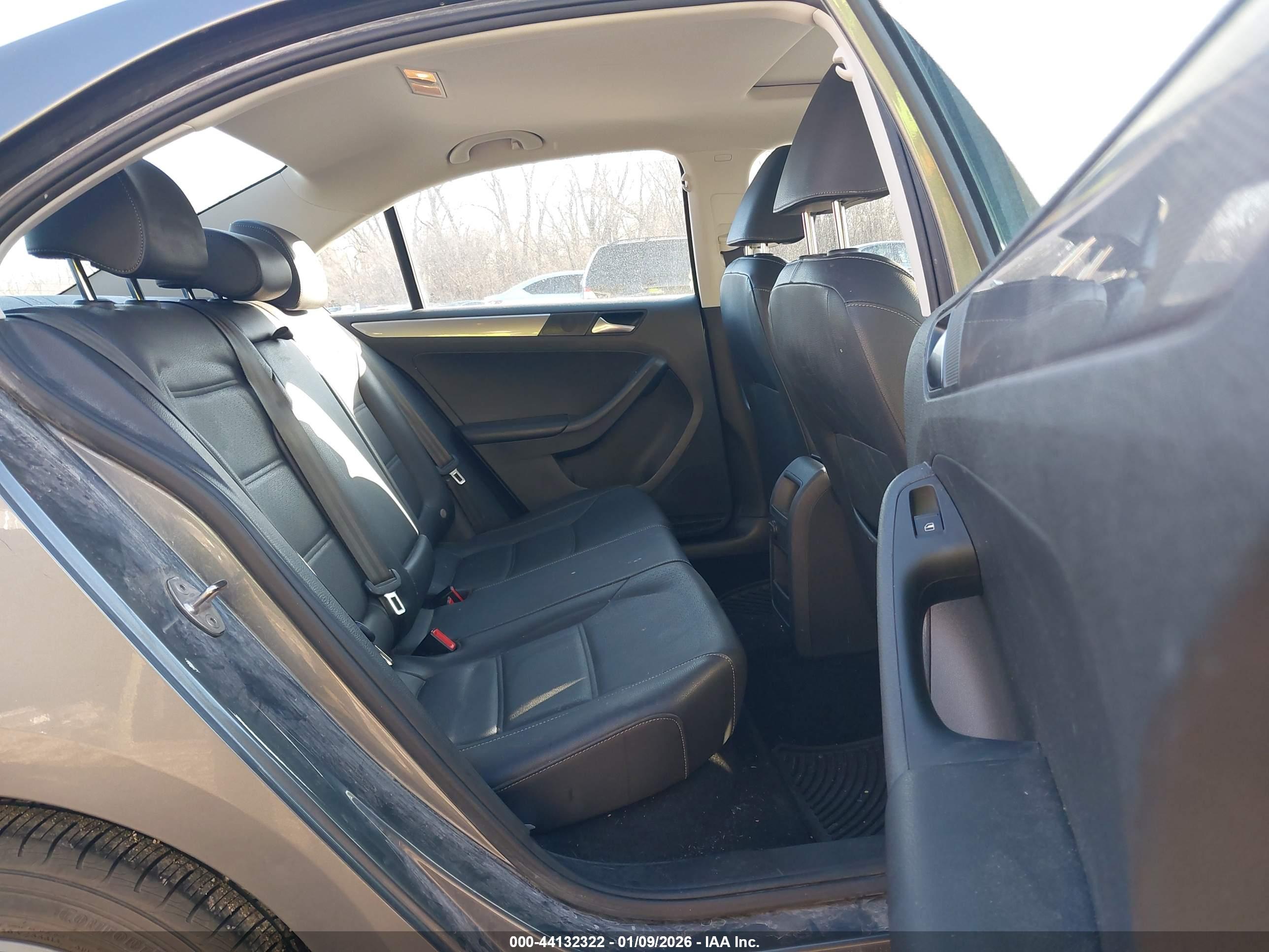 VOLKSWAGEN JETTA image 8