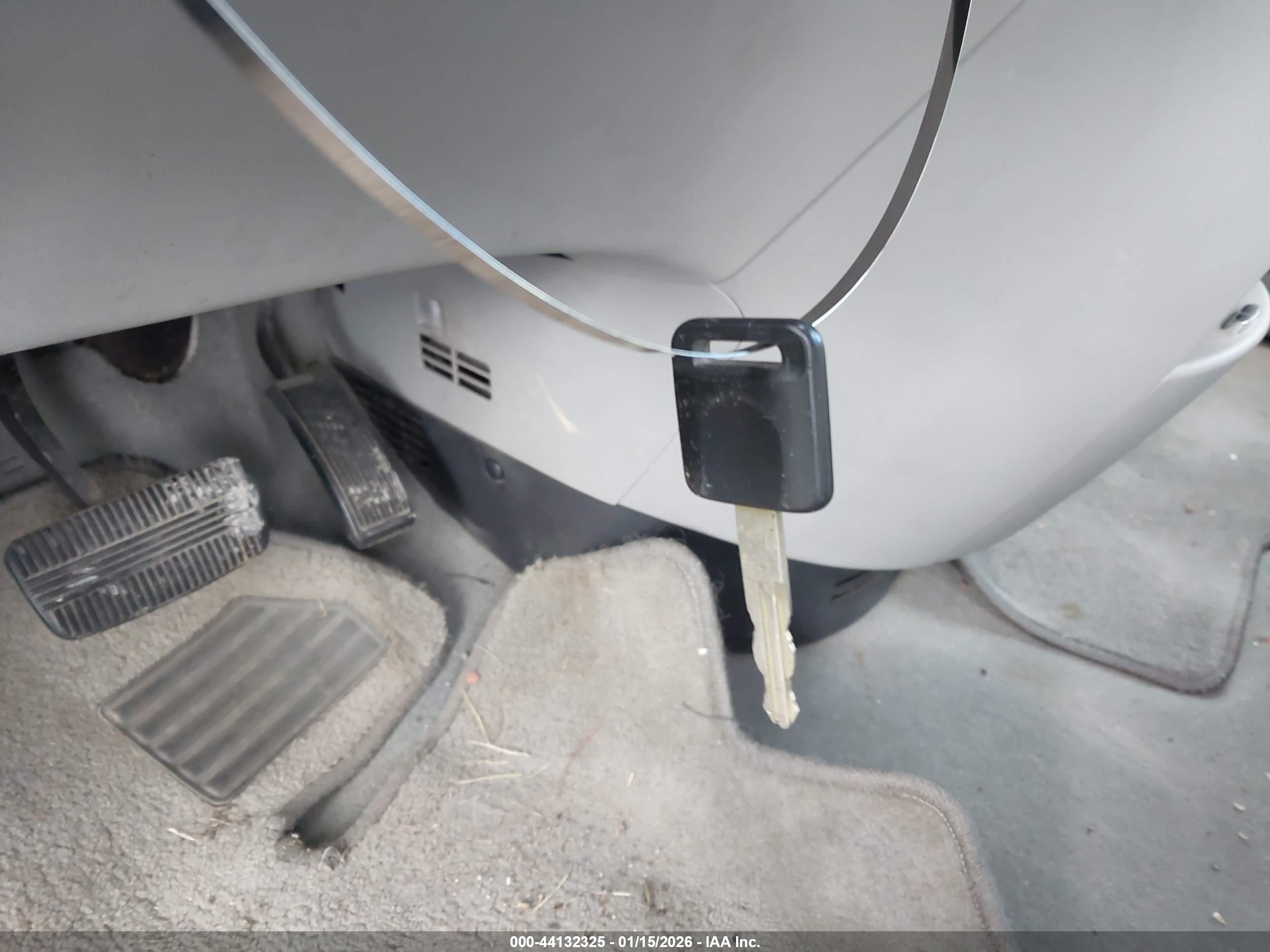 NISSAN QUEST image 11
