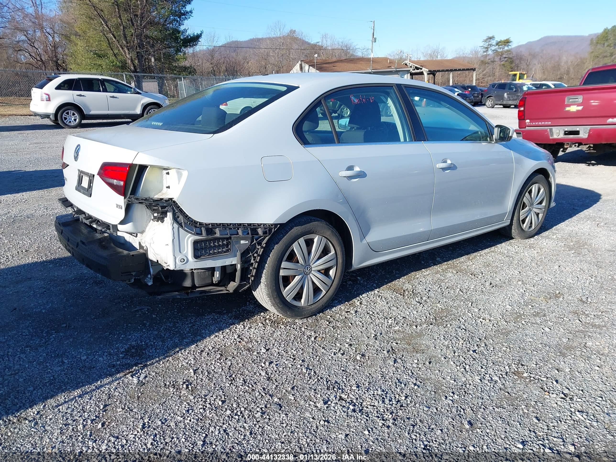 VOLKSWAGEN JETTA image 4