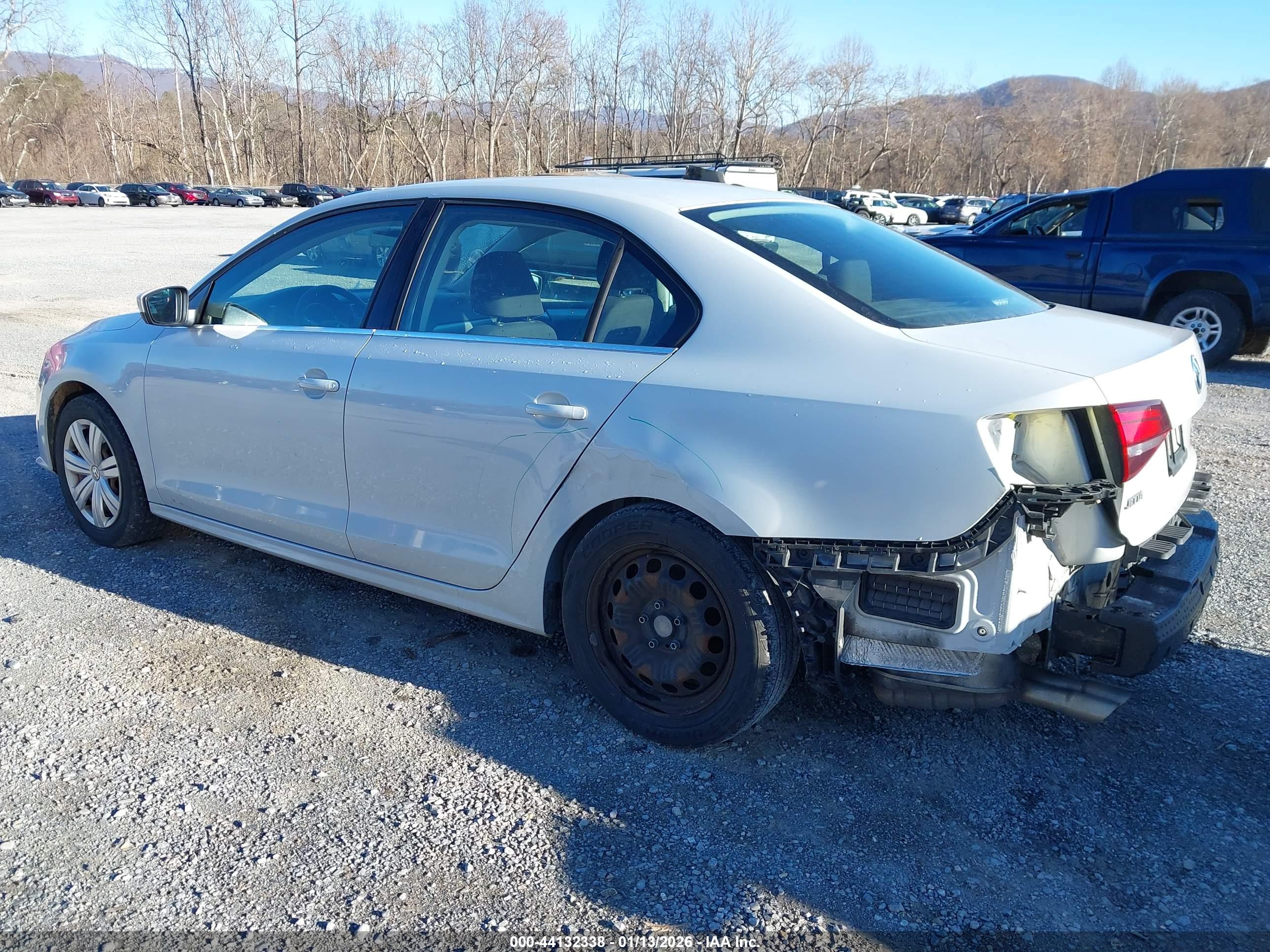 VOLKSWAGEN JETTA image 6