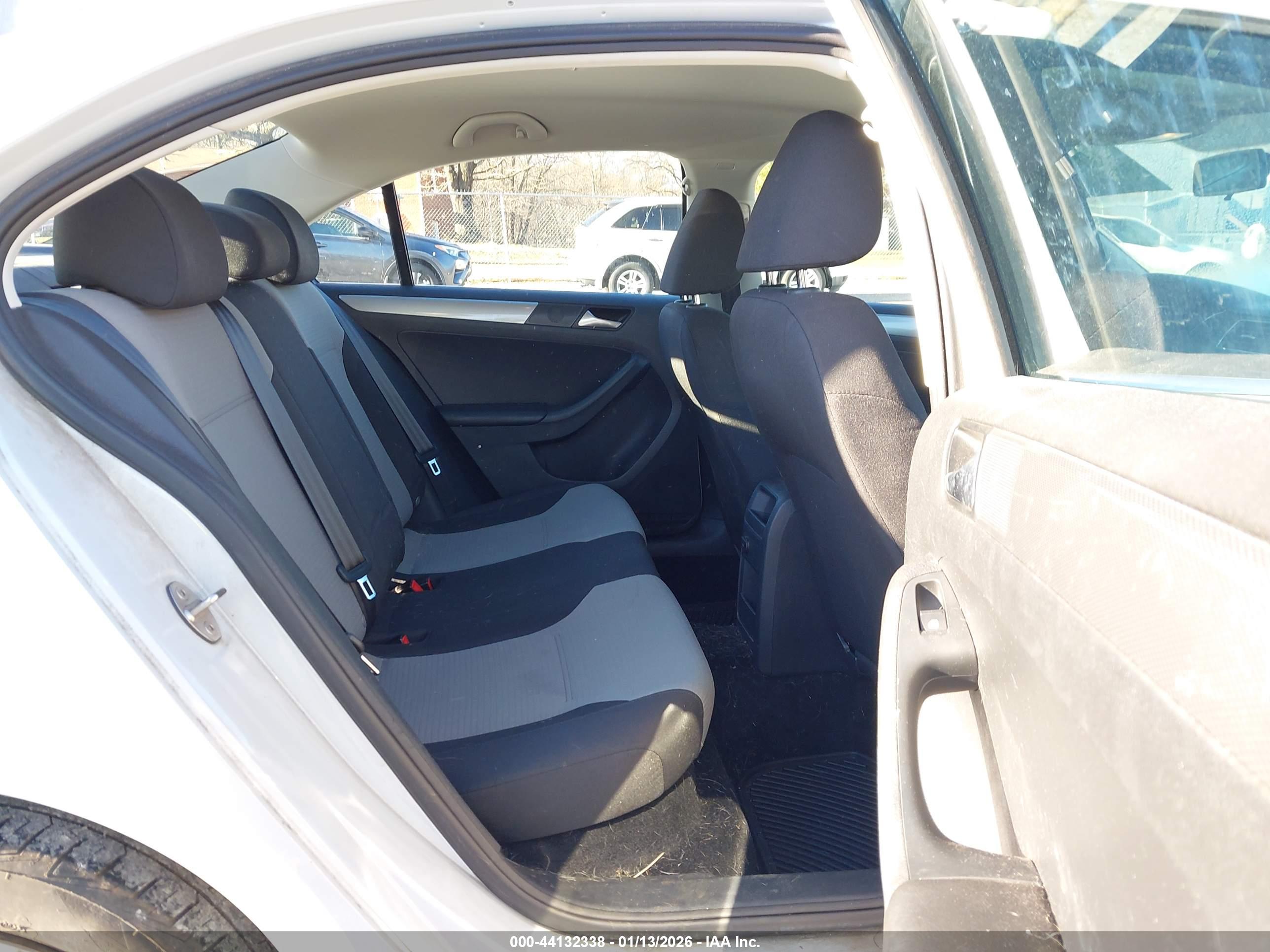 VOLKSWAGEN JETTA image 8
