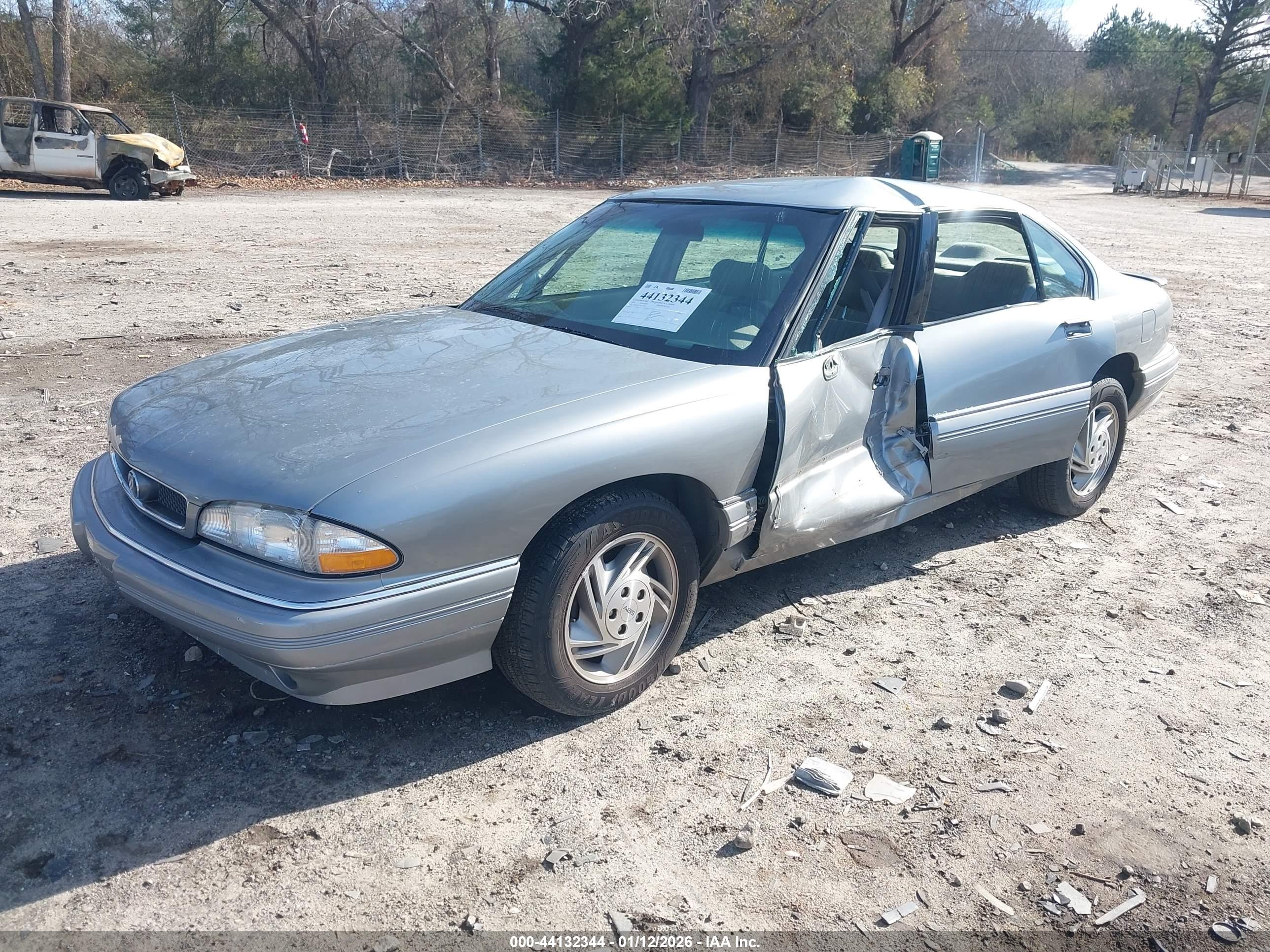 PONTIAC BONNEVILLE image 2