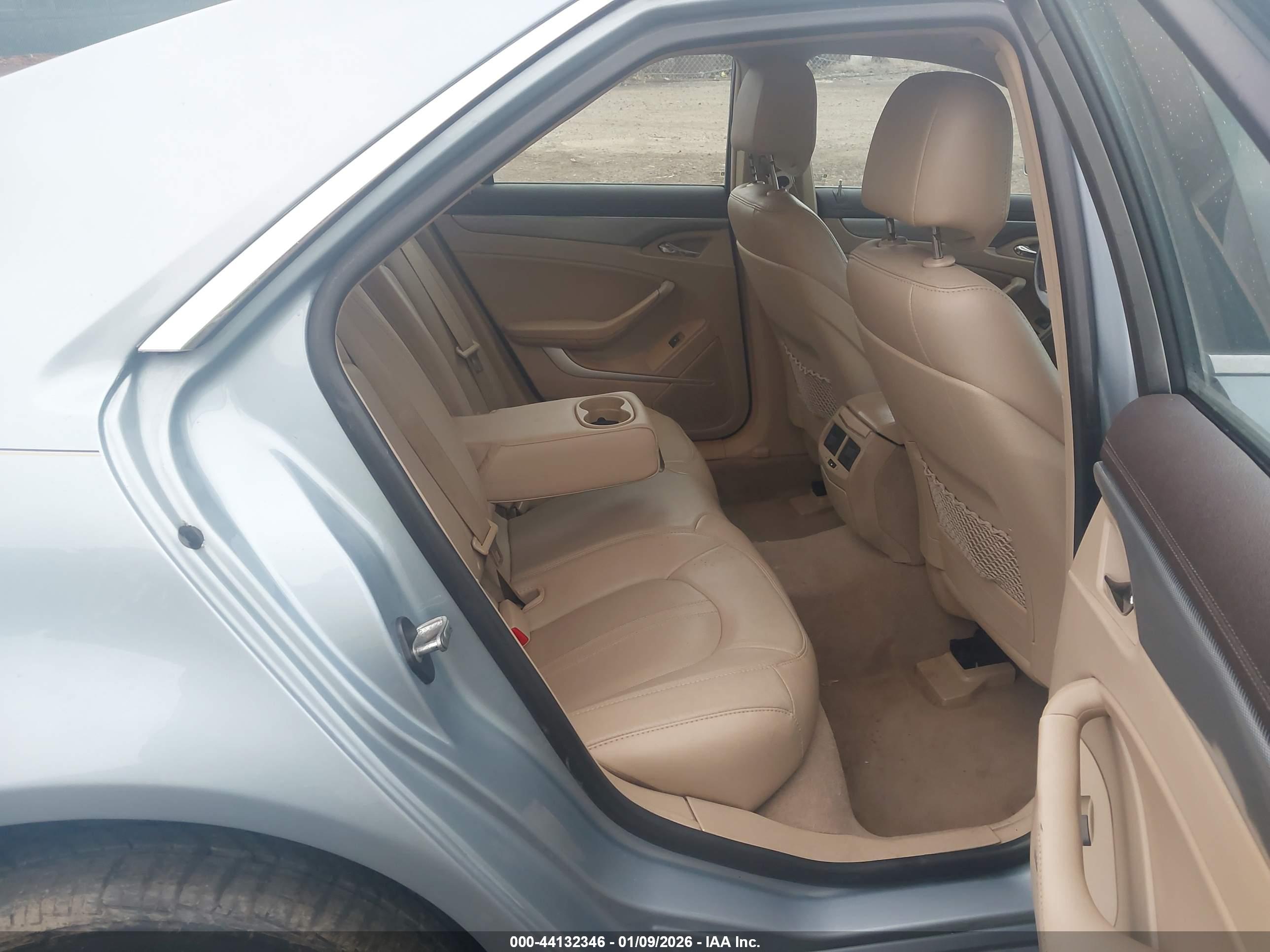 CADILLAC CTS image 8