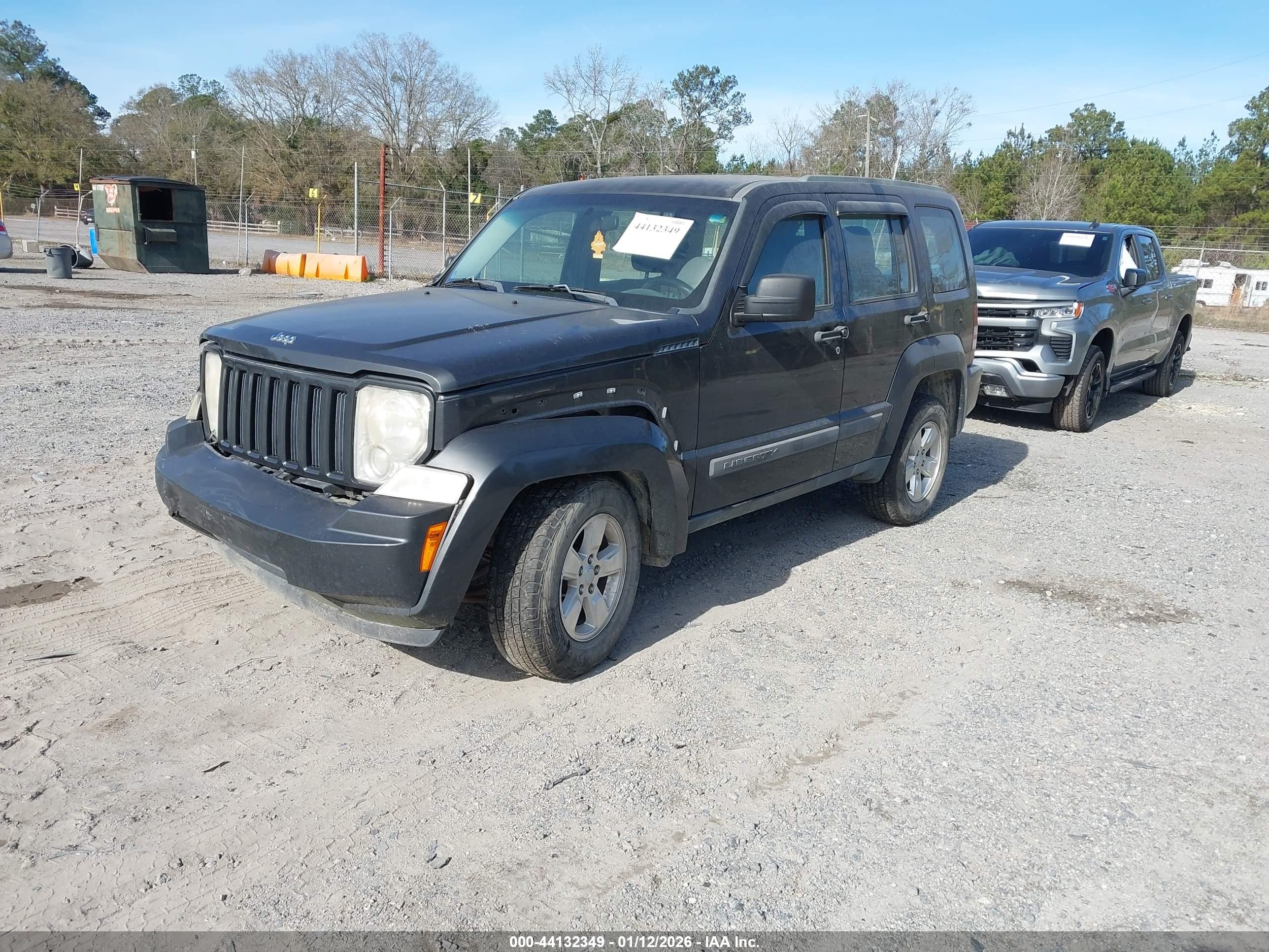 JEEP LIBERTY image 2