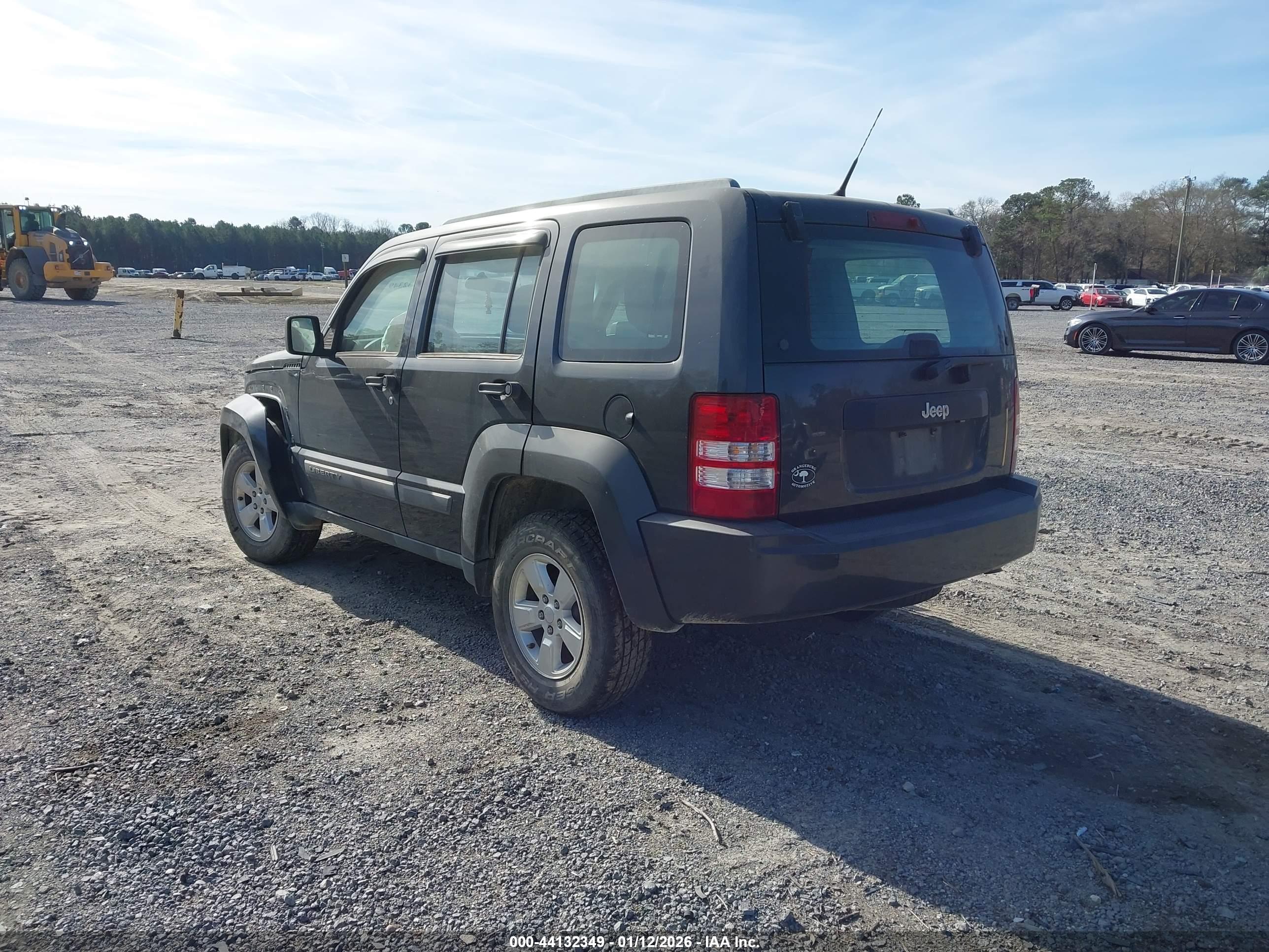 JEEP LIBERTY image 3