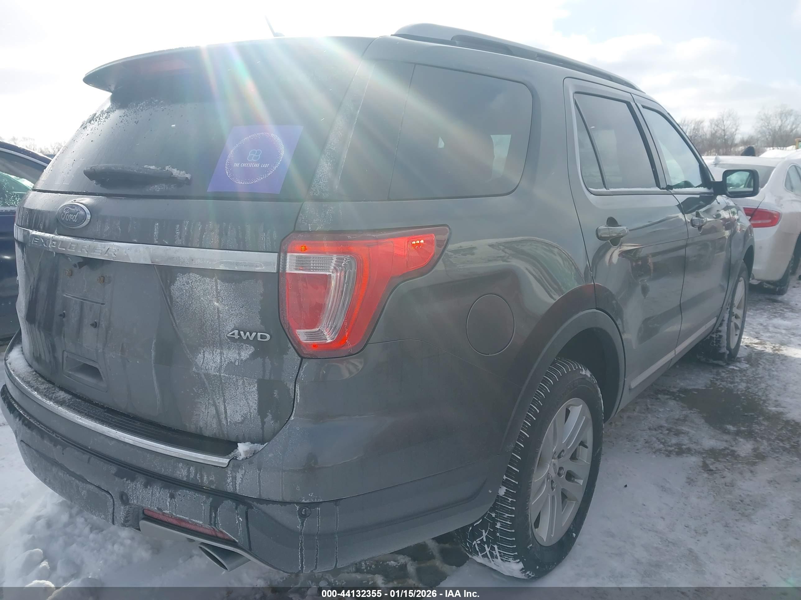 FORD EXPLORER image 4