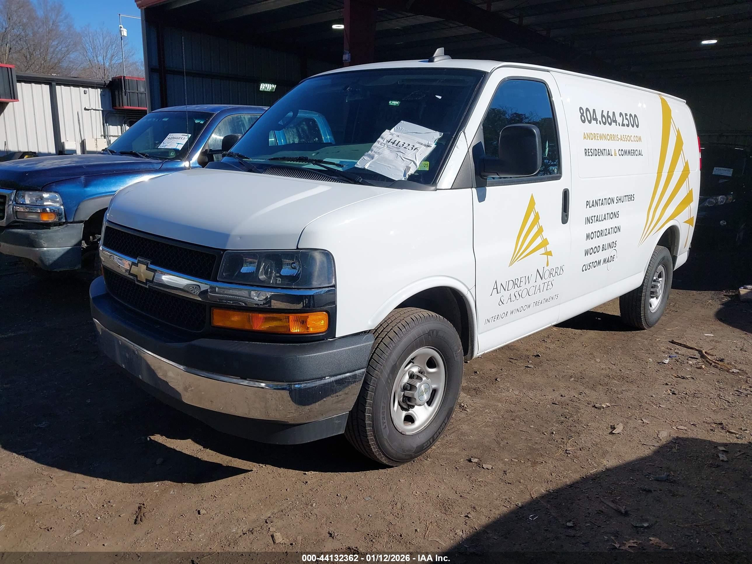 CHEVROLET EXPRESS image 2