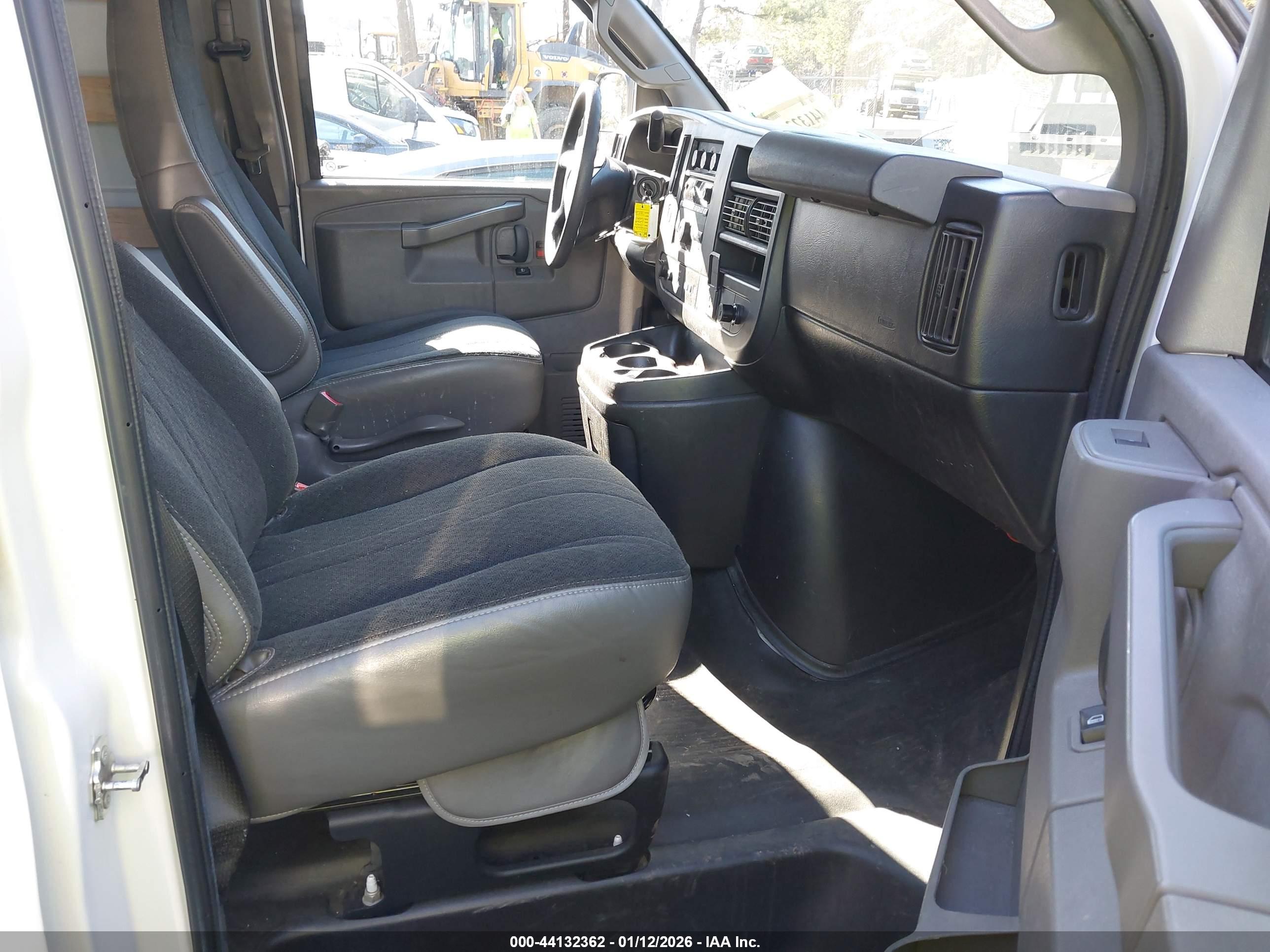 CHEVROLET EXPRESS image 5