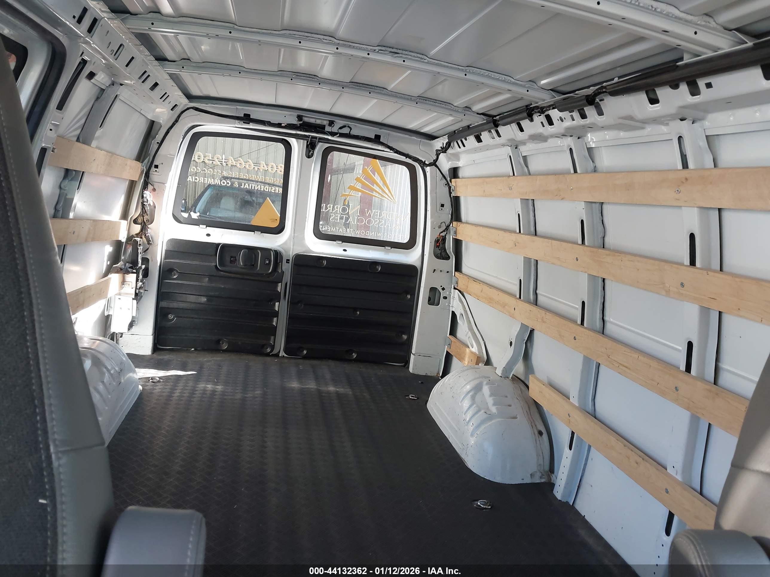 CHEVROLET EXPRESS image 8