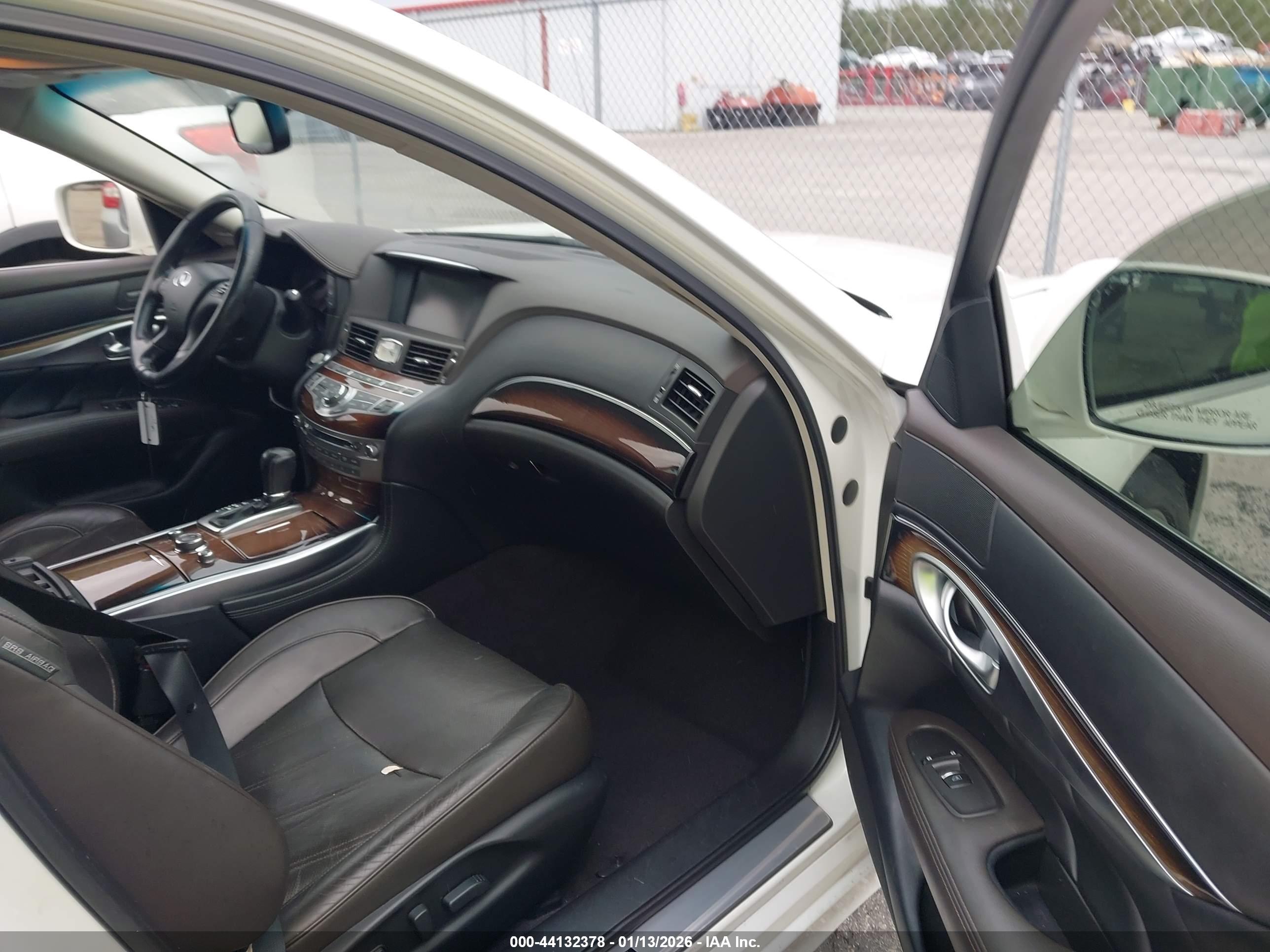 INFINITI M37 image 5