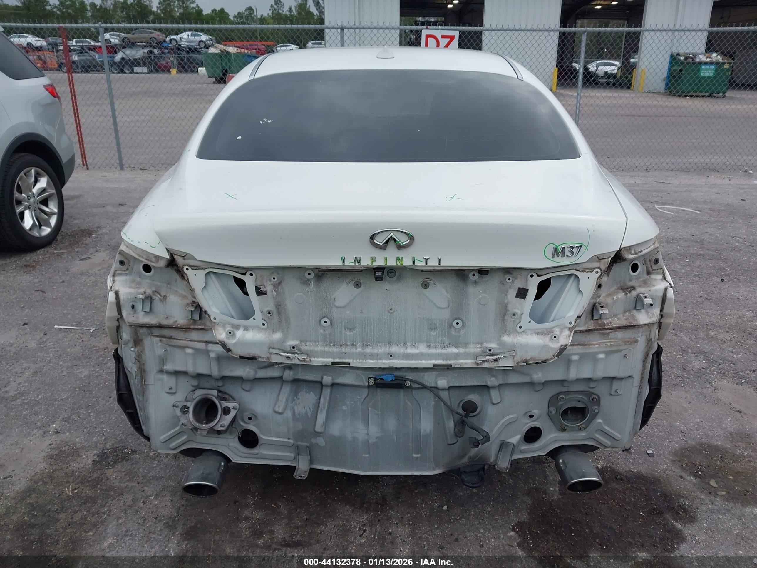 INFINITI M37 image 6