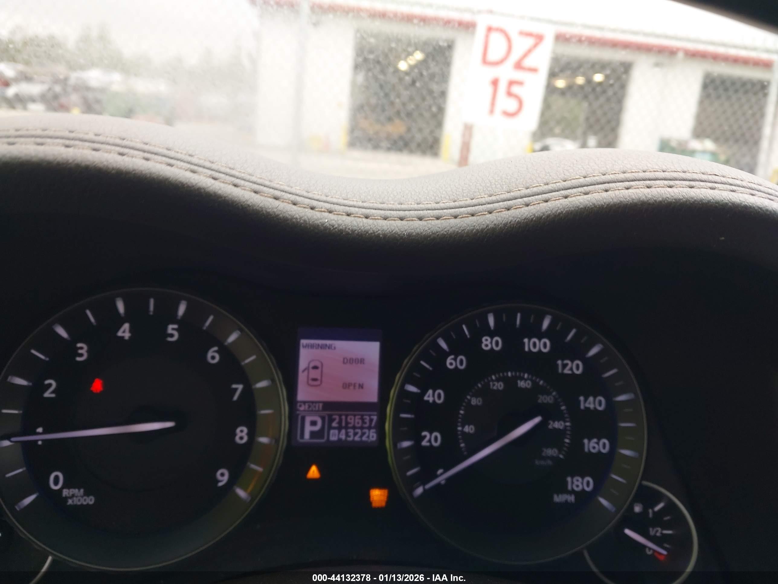INFINITI M37 image 7