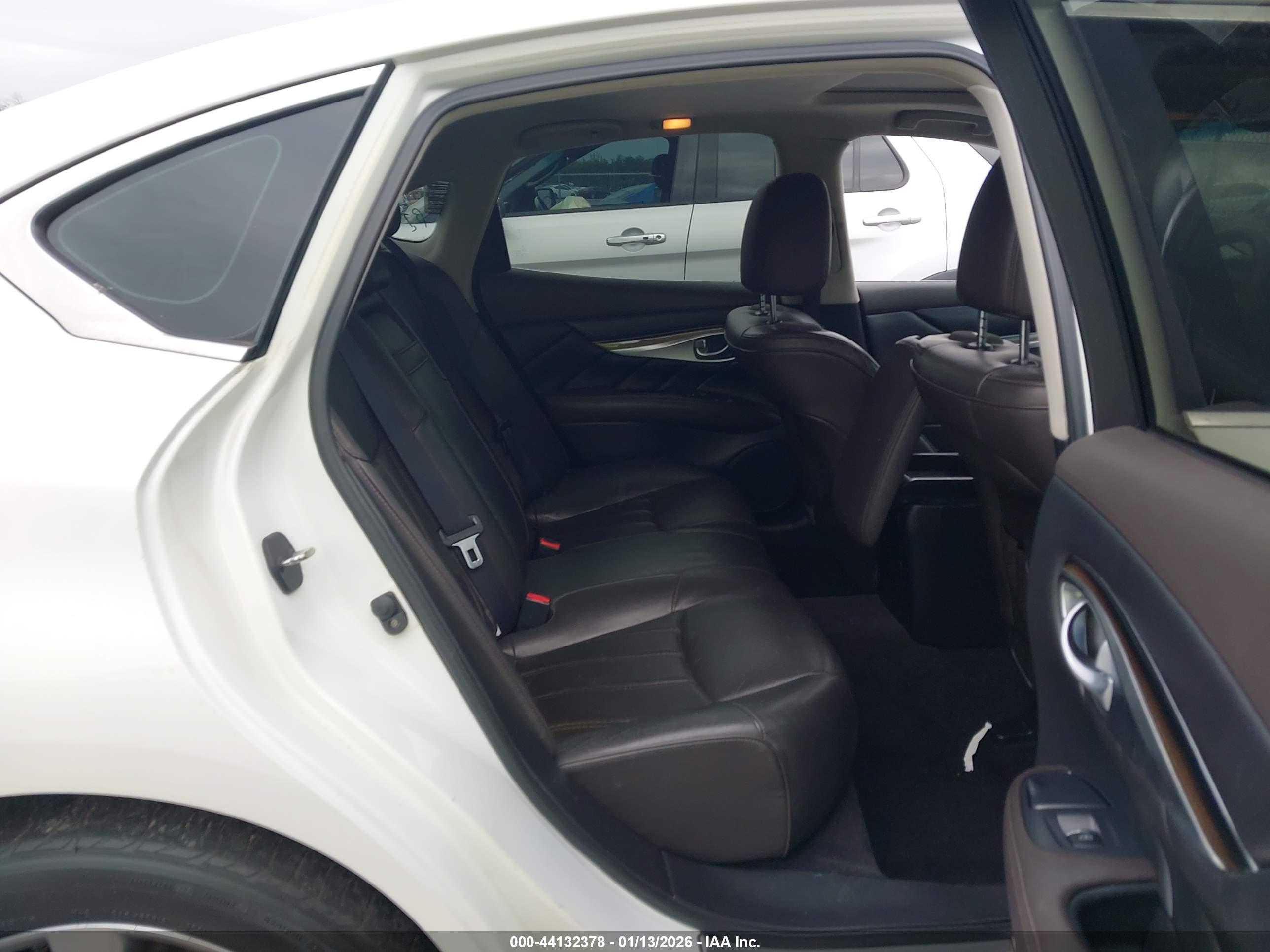 INFINITI M37 image 8