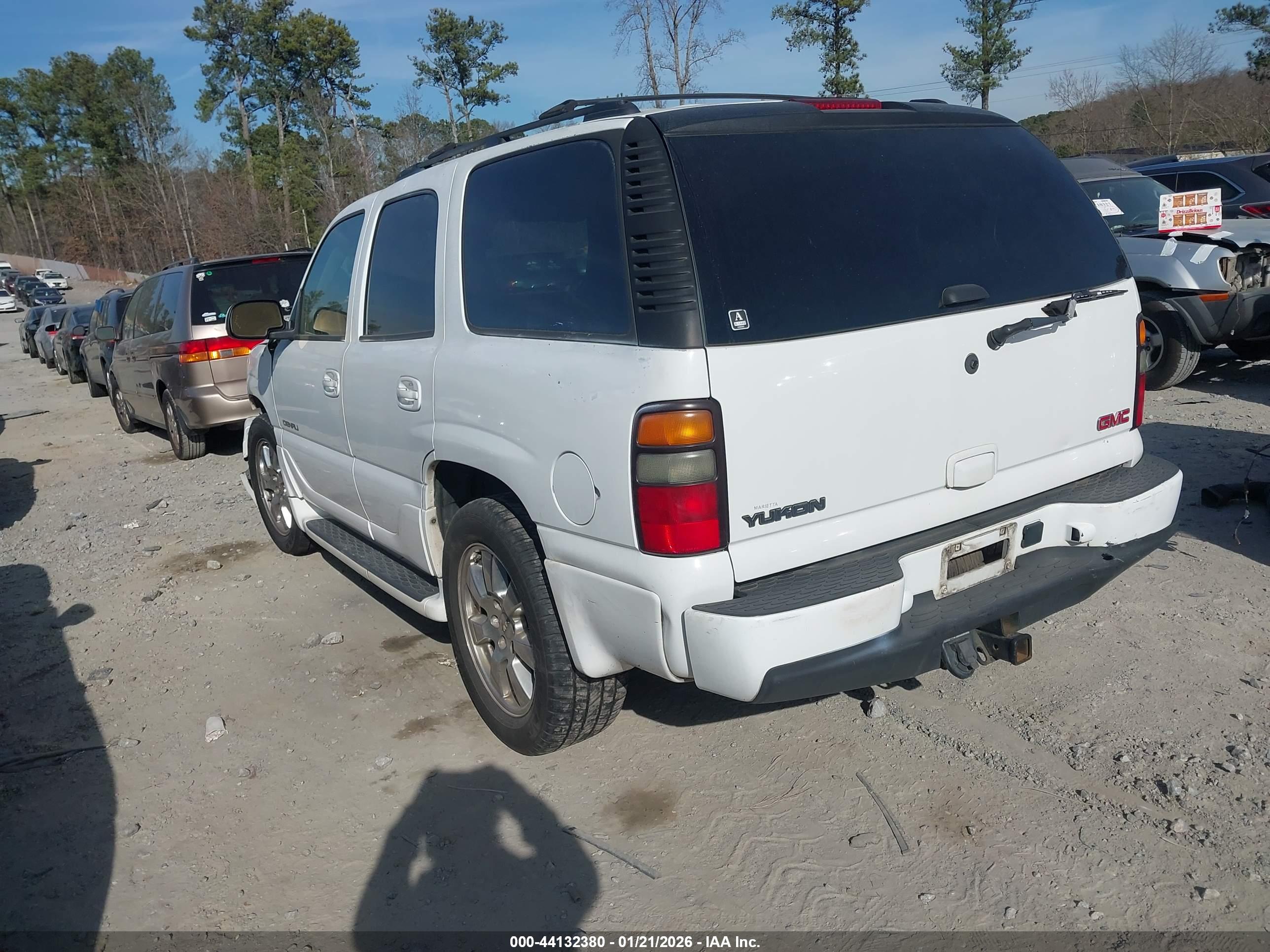 GMC YUKON image 3