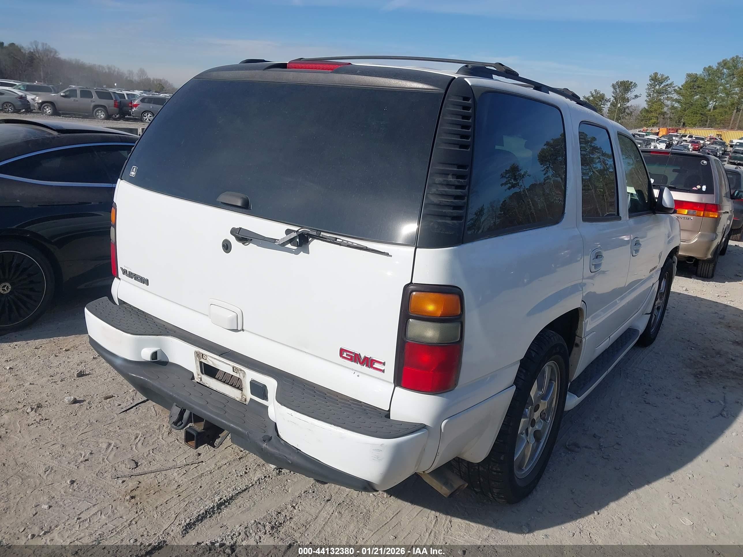 GMC YUKON image 4