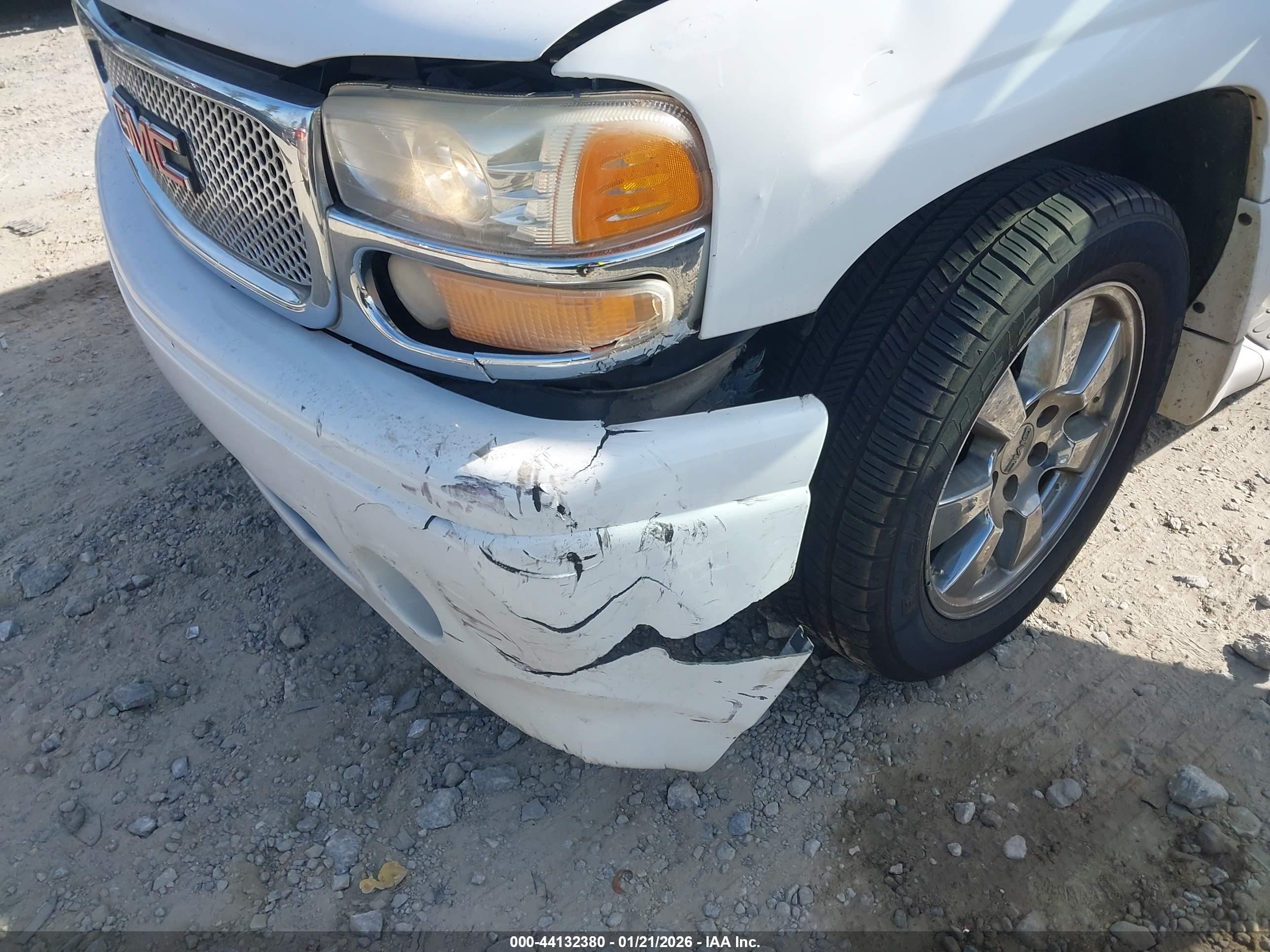 GMC YUKON image 6