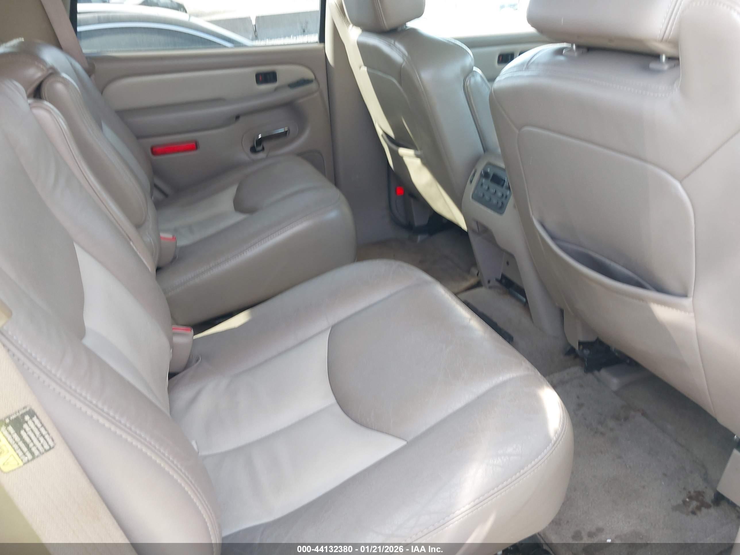 GMC YUKON image 8