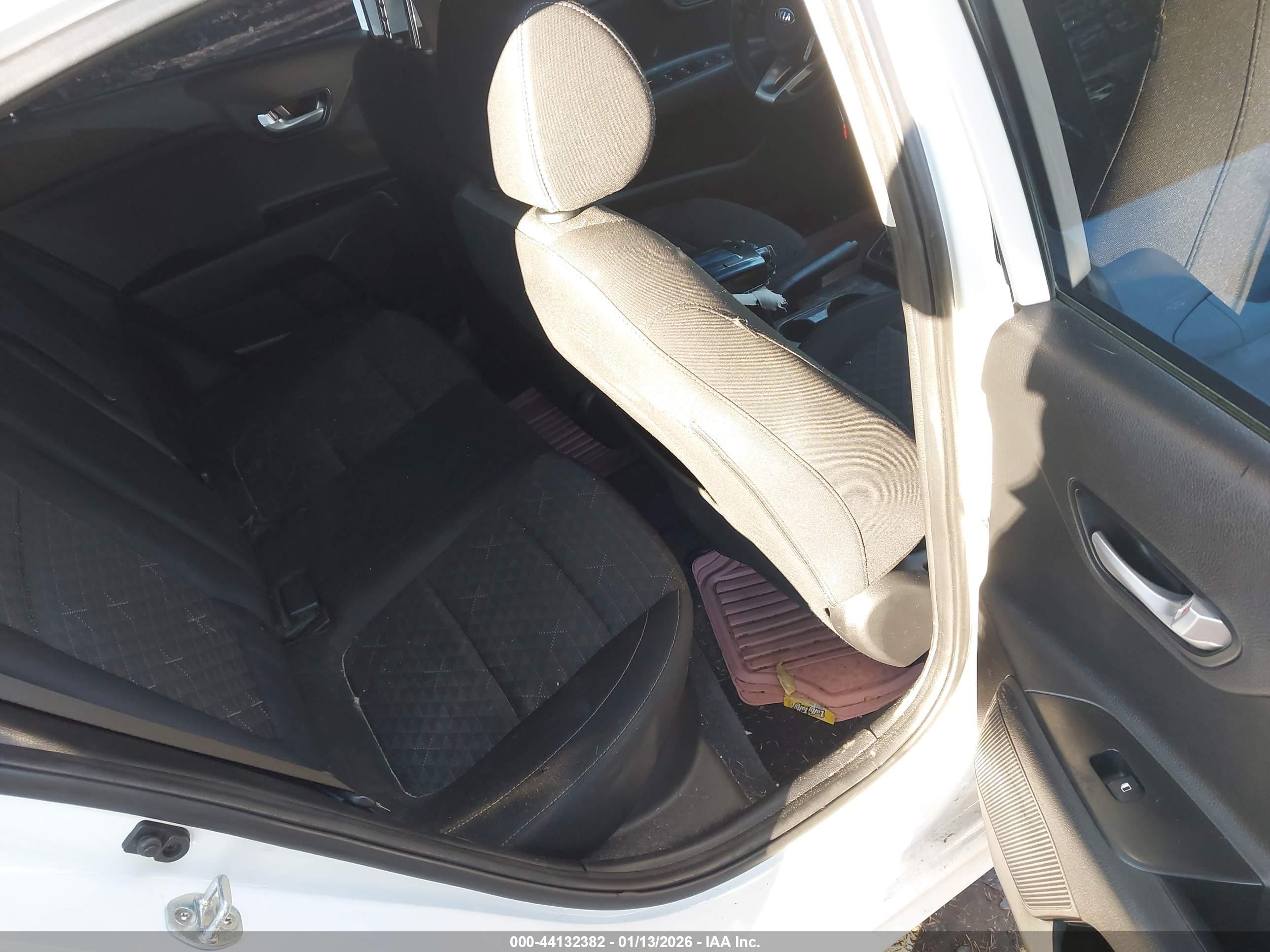 KIA RIO image 8