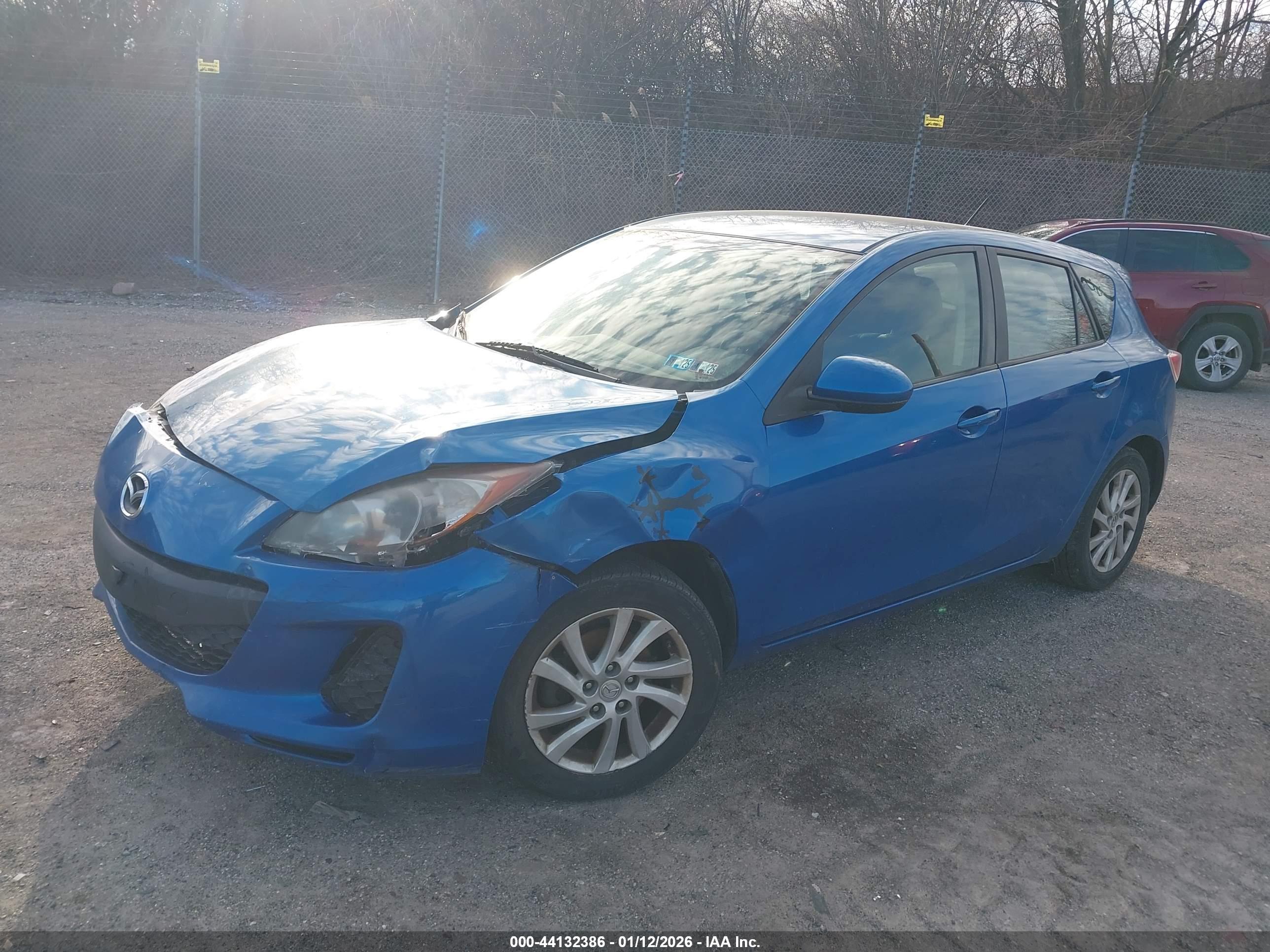 MAZDA MAZDA3 image 2