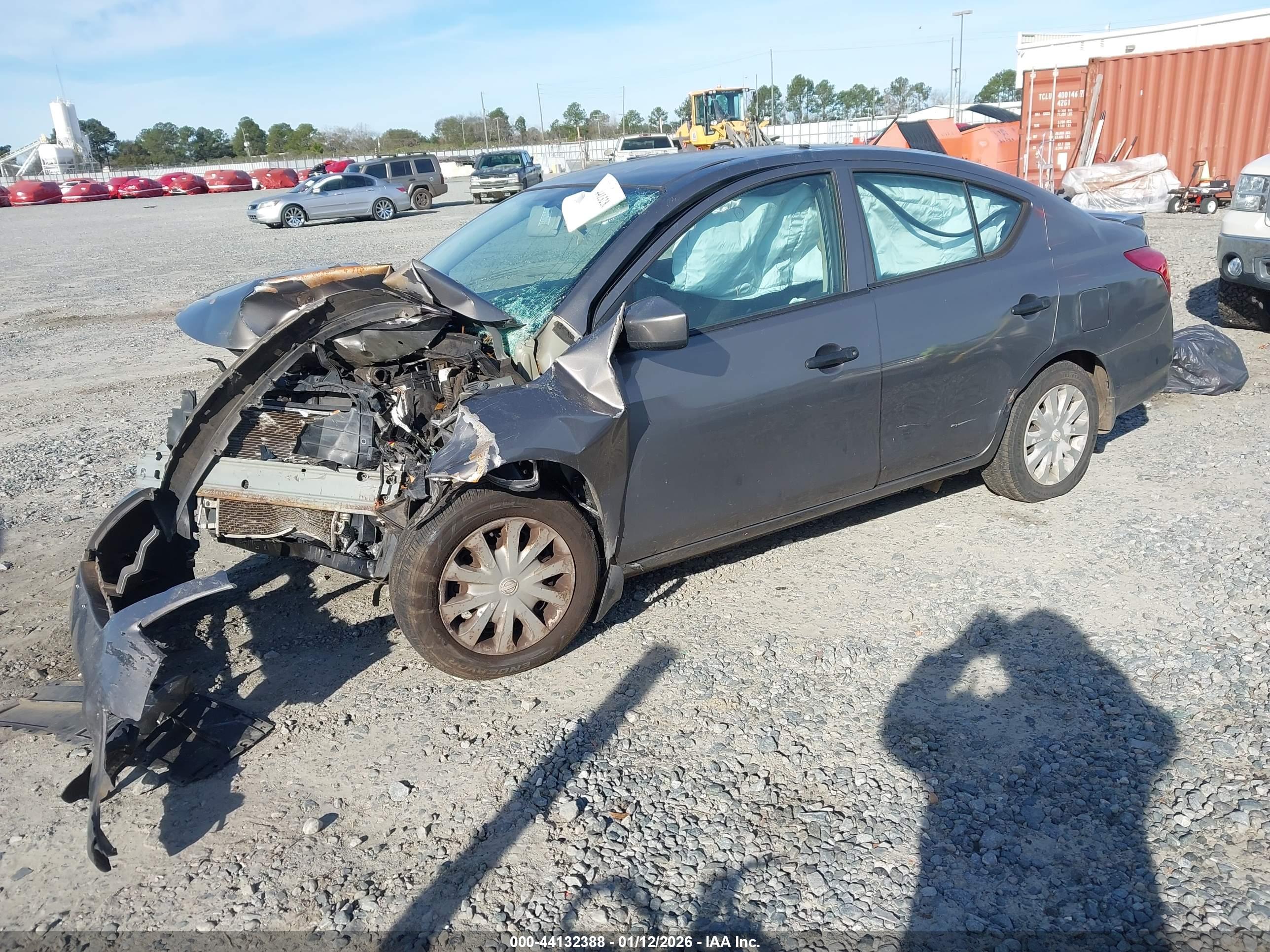NISSAN VERSA image 2