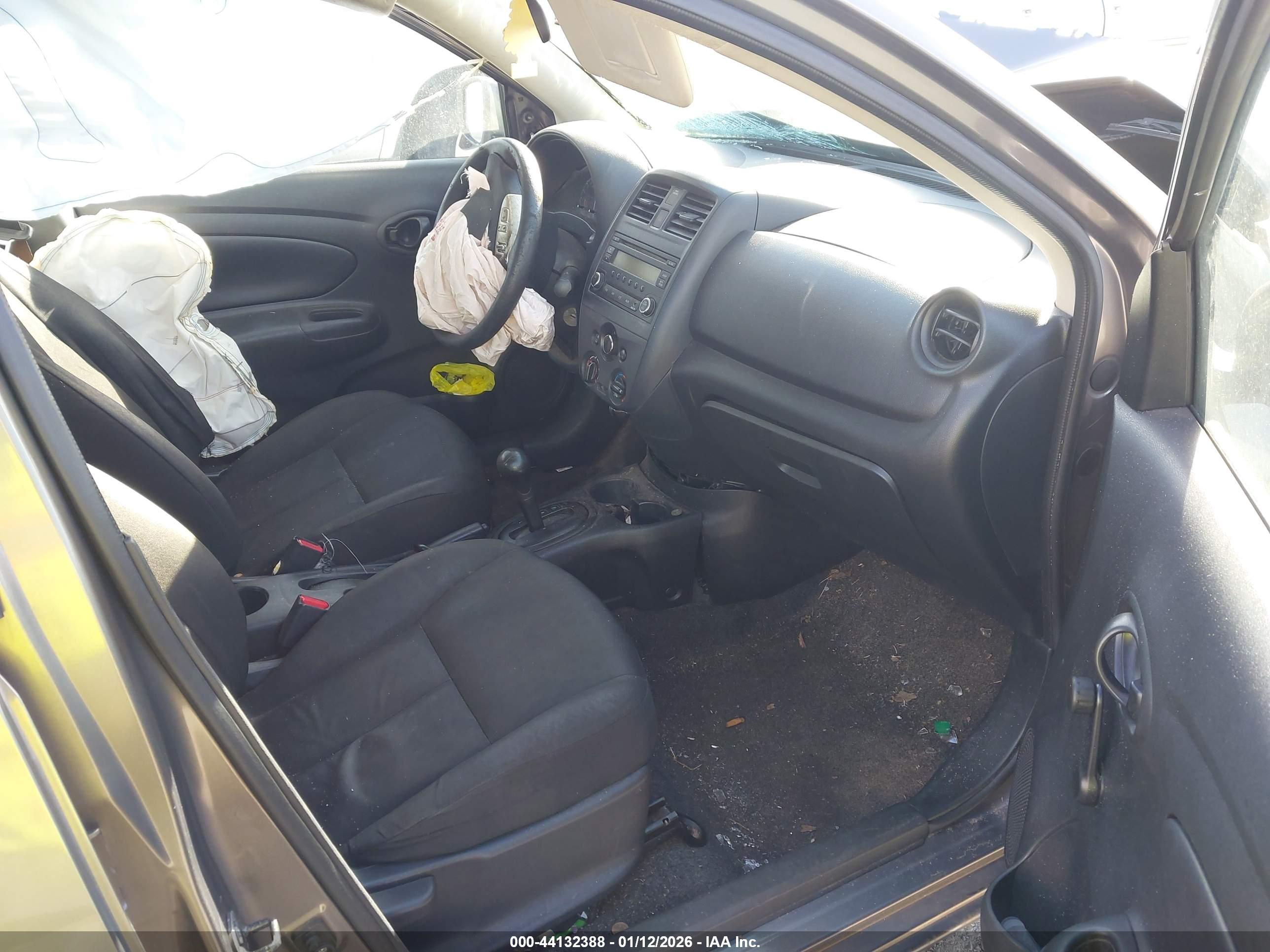 NISSAN VERSA image 5