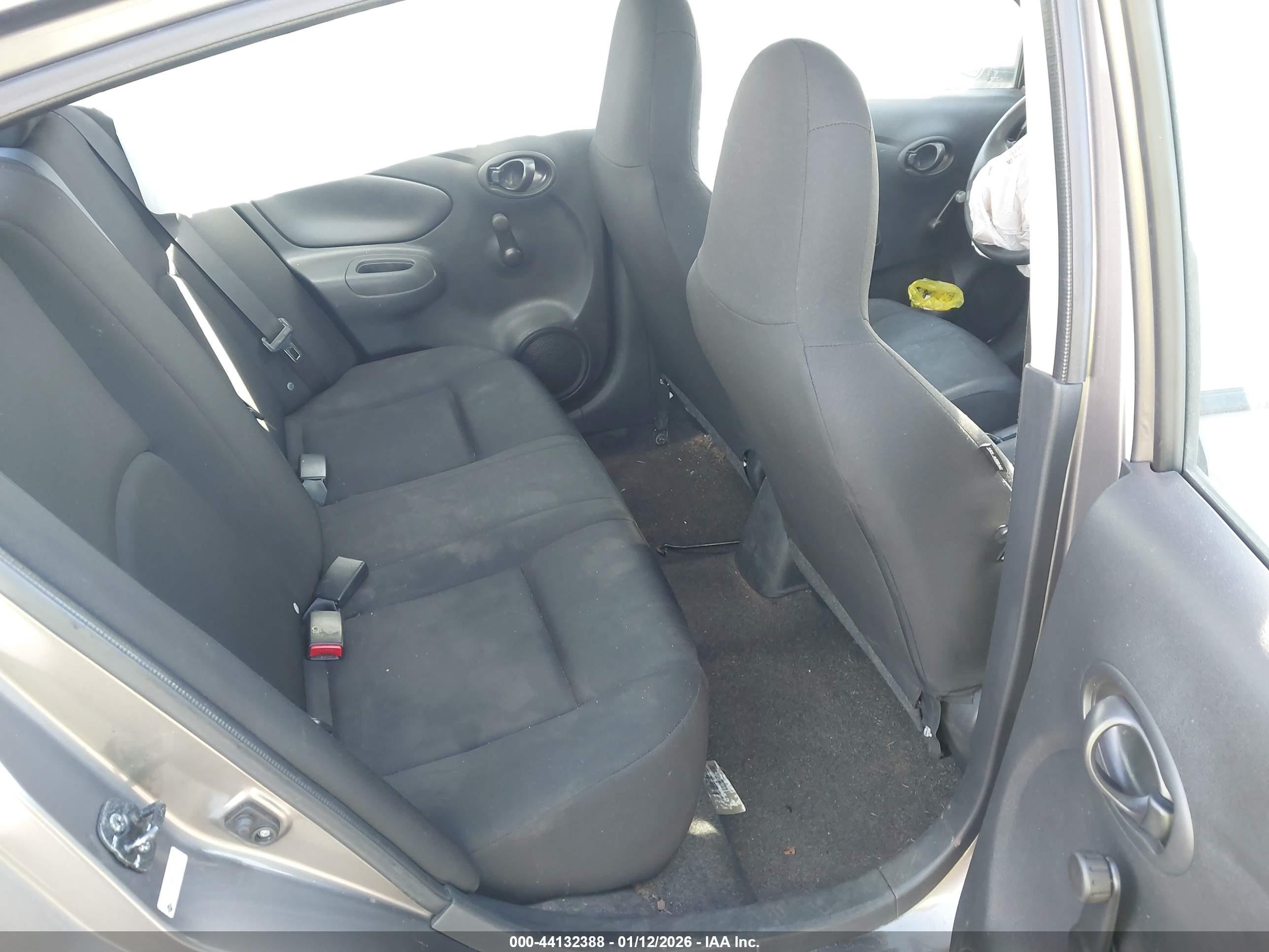 NISSAN VERSA image 8