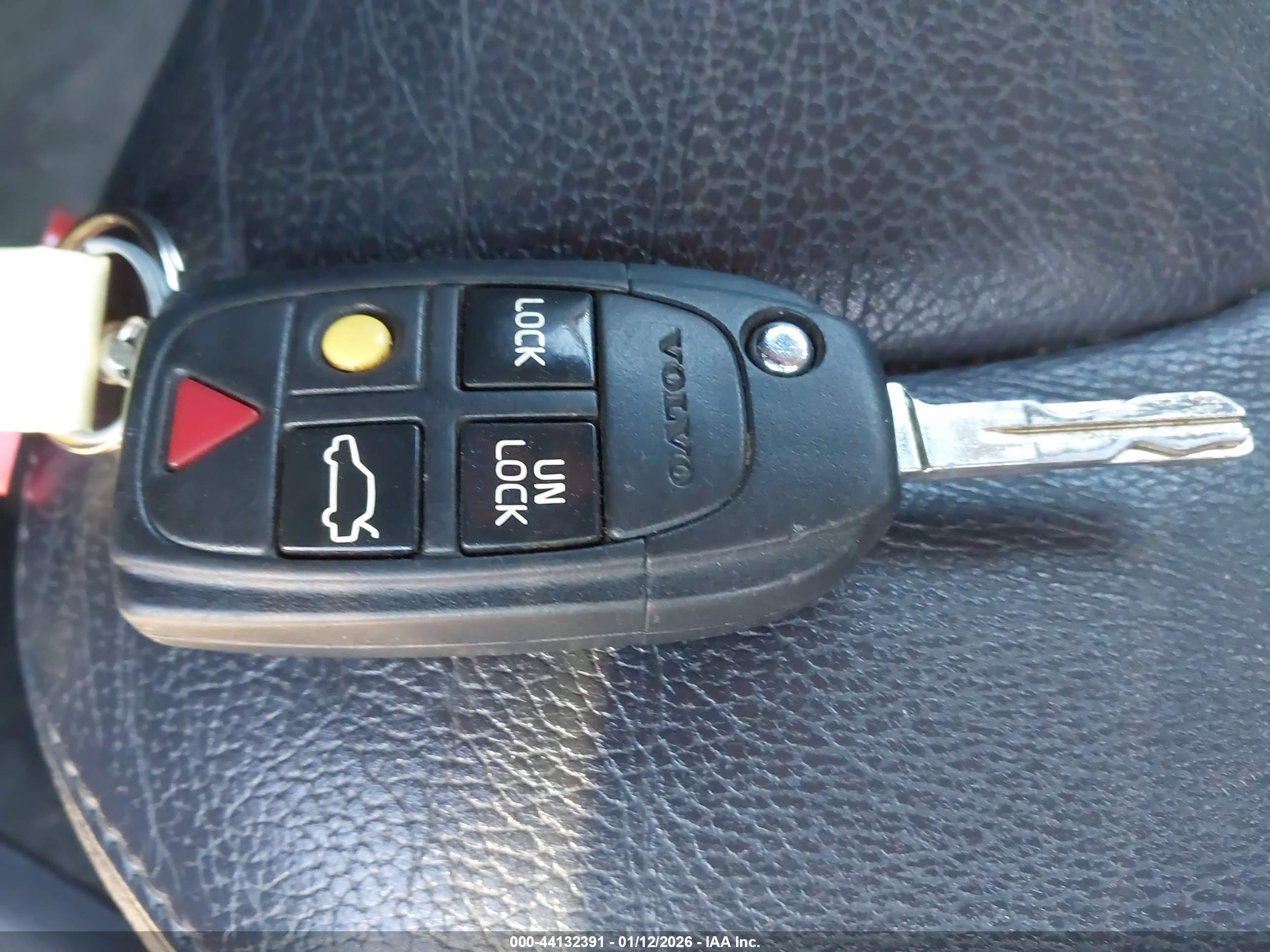VOLVO V70 image 11