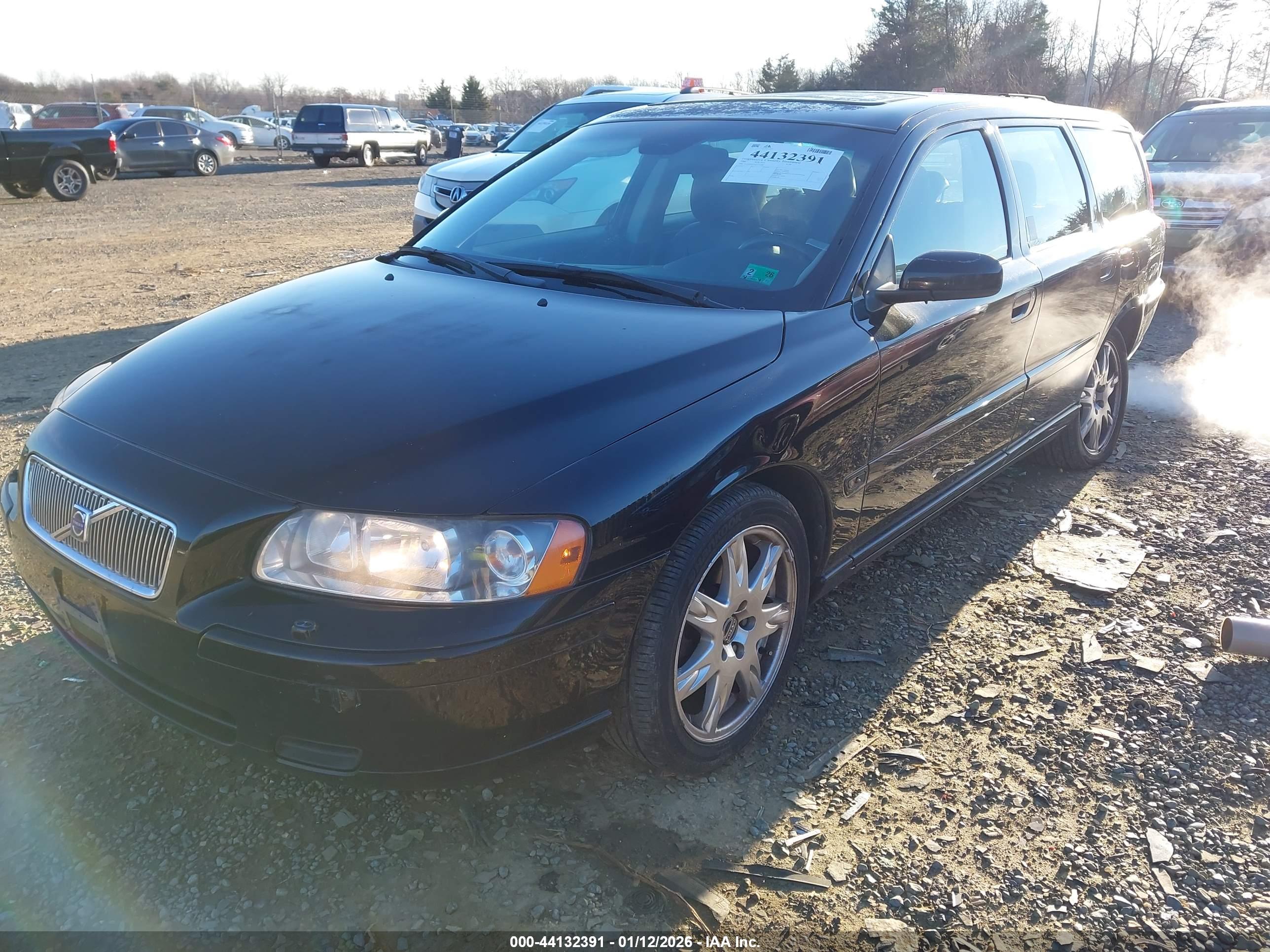 VOLVO V70 image 2