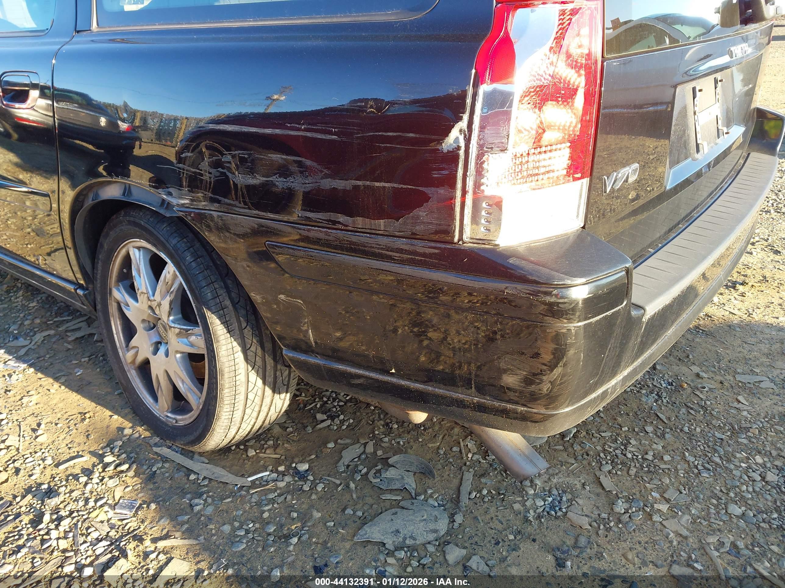 VOLVO V70 image 6