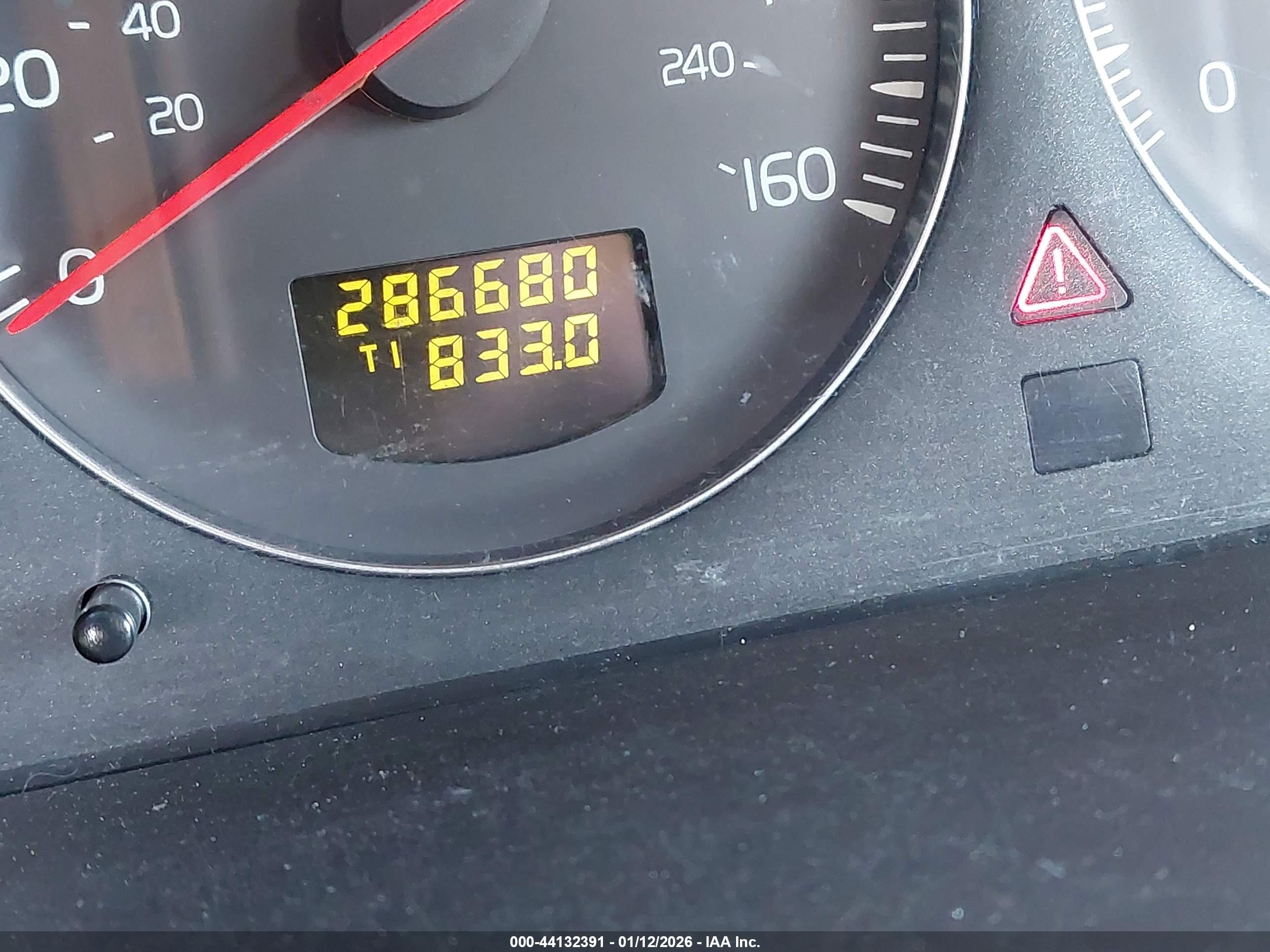 VOLVO V70 image 7