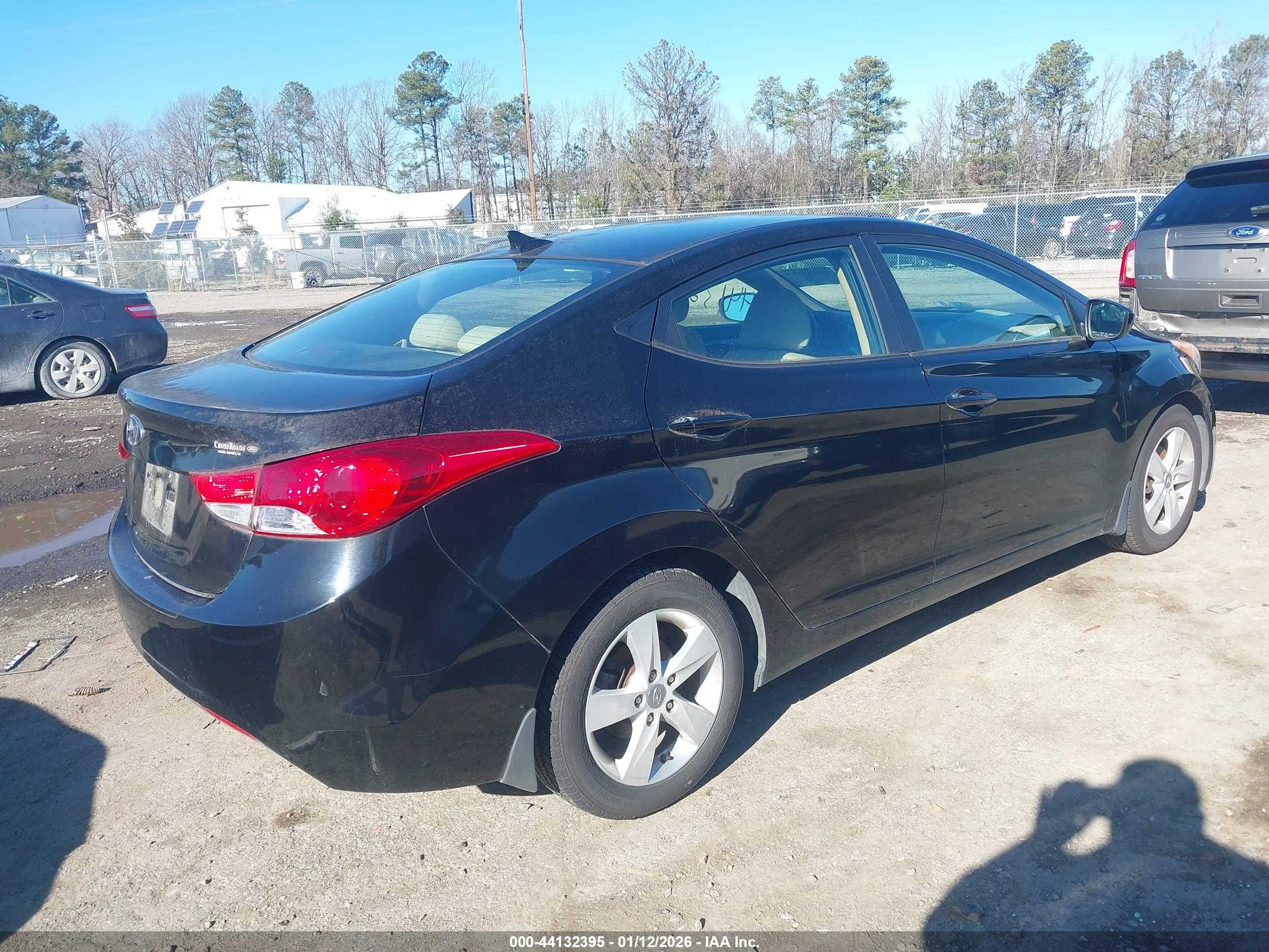 HYUNDAI ELANTRA image 4