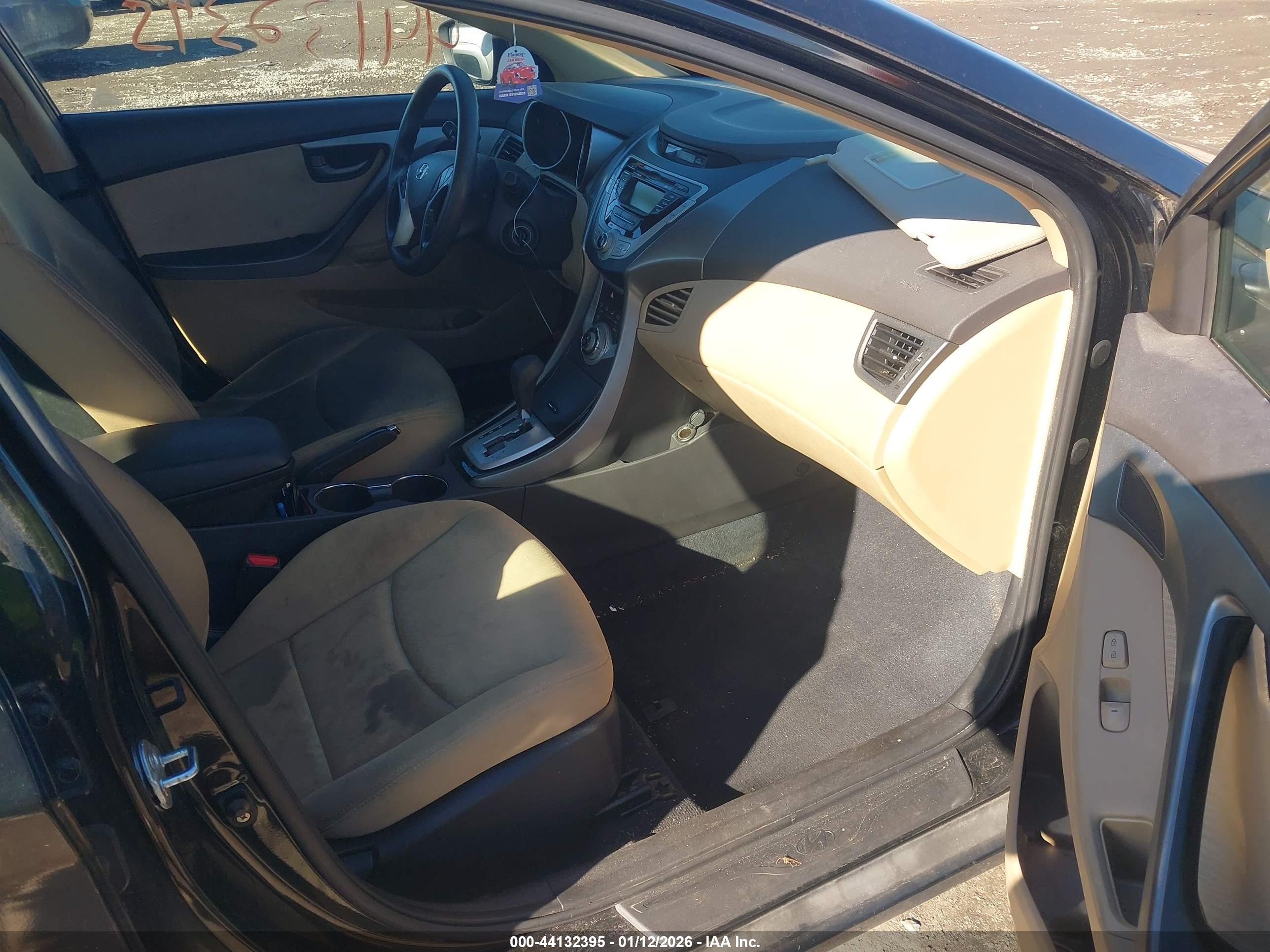 HYUNDAI ELANTRA image 5