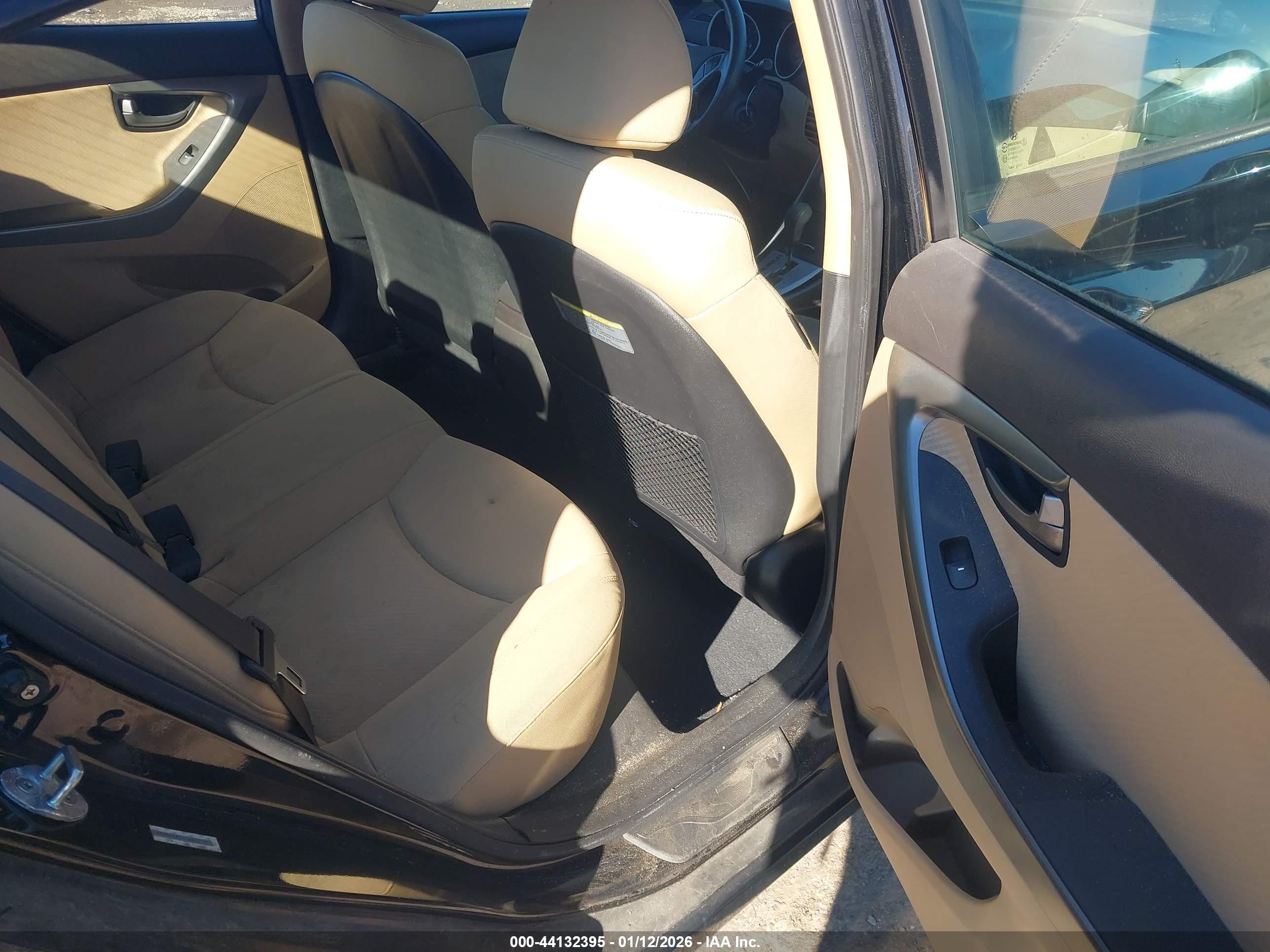 HYUNDAI ELANTRA image 8
