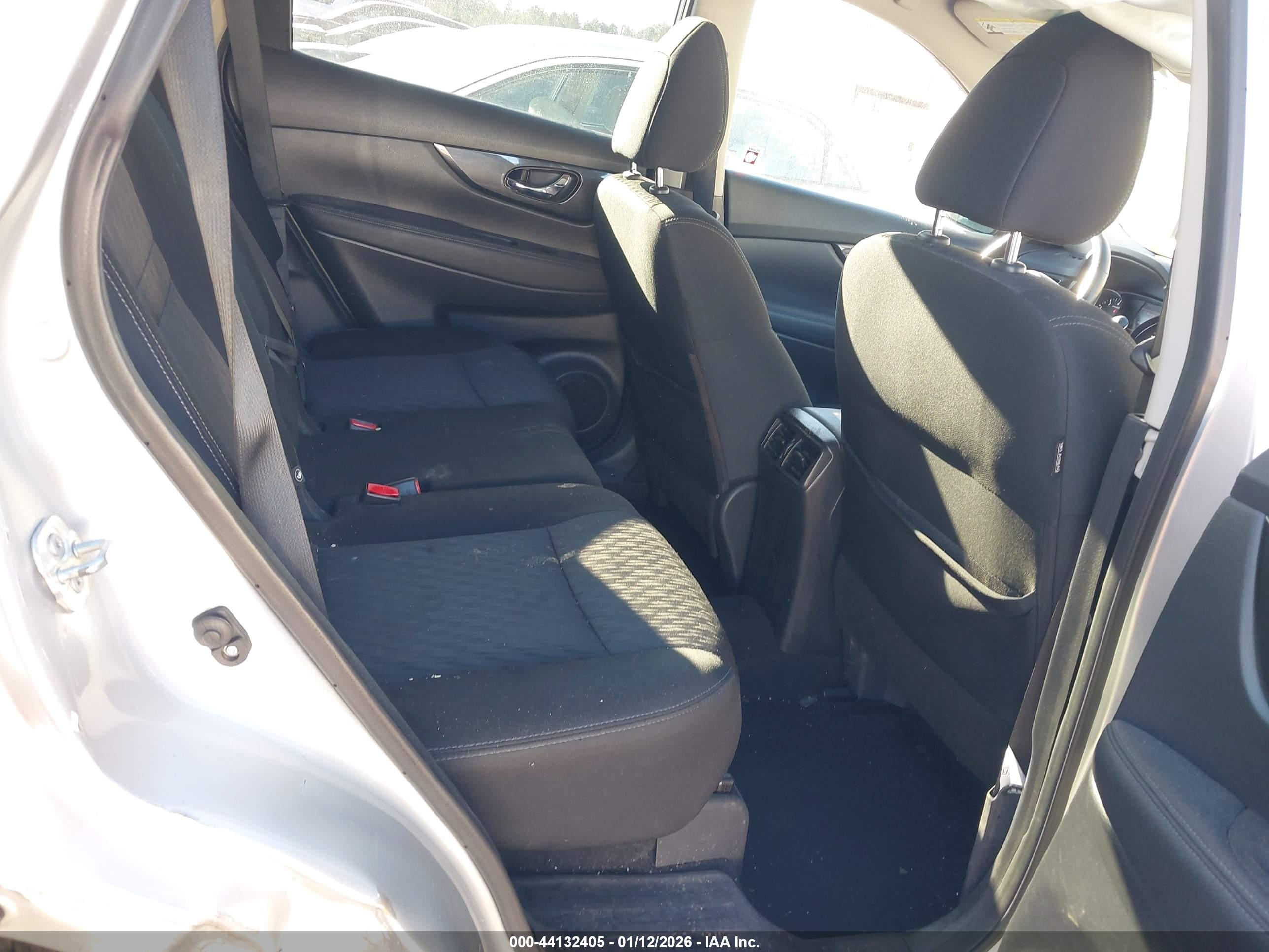 NISSAN ROGUE image 8