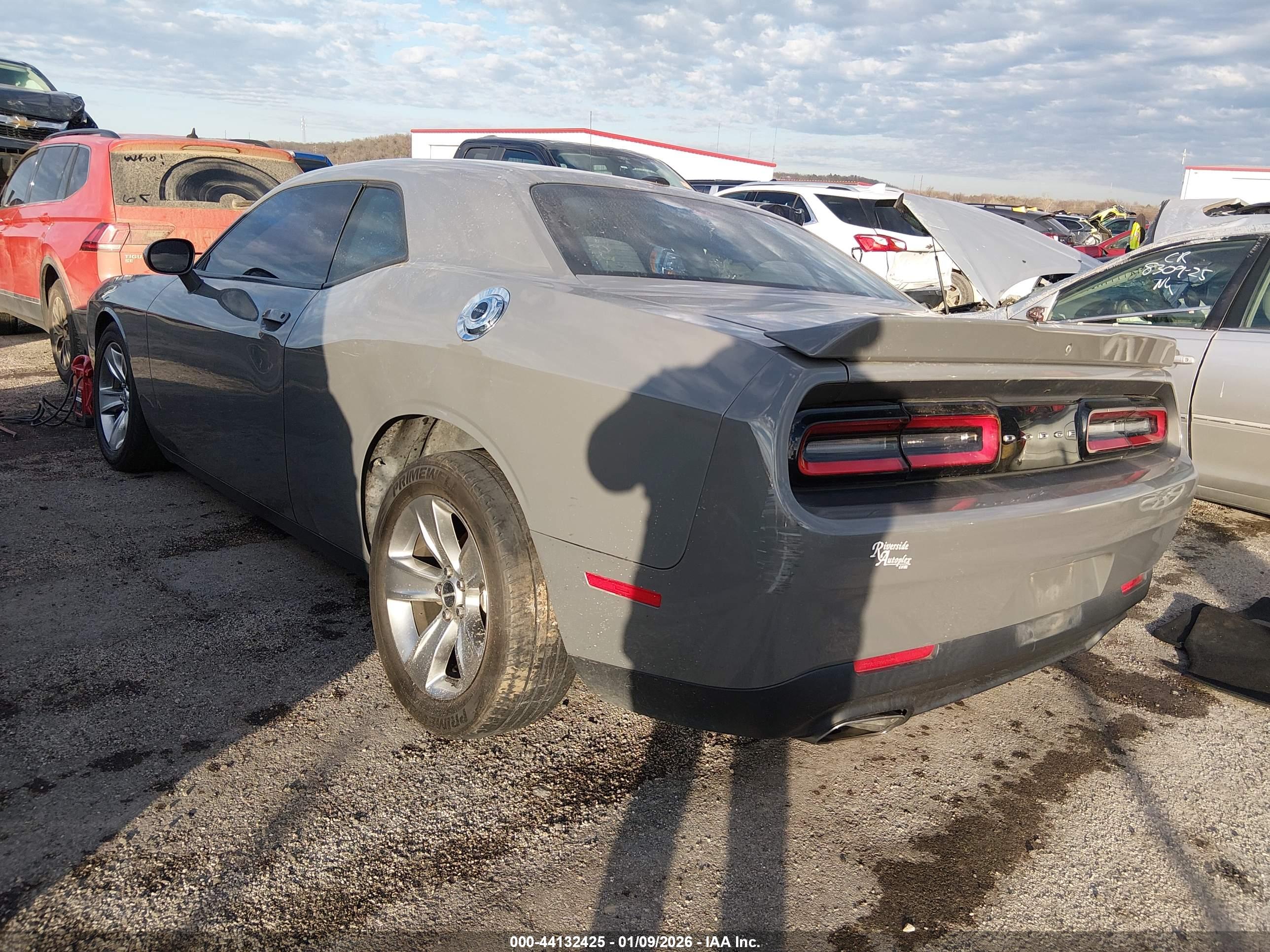 DODGE CHALLENGER image 3