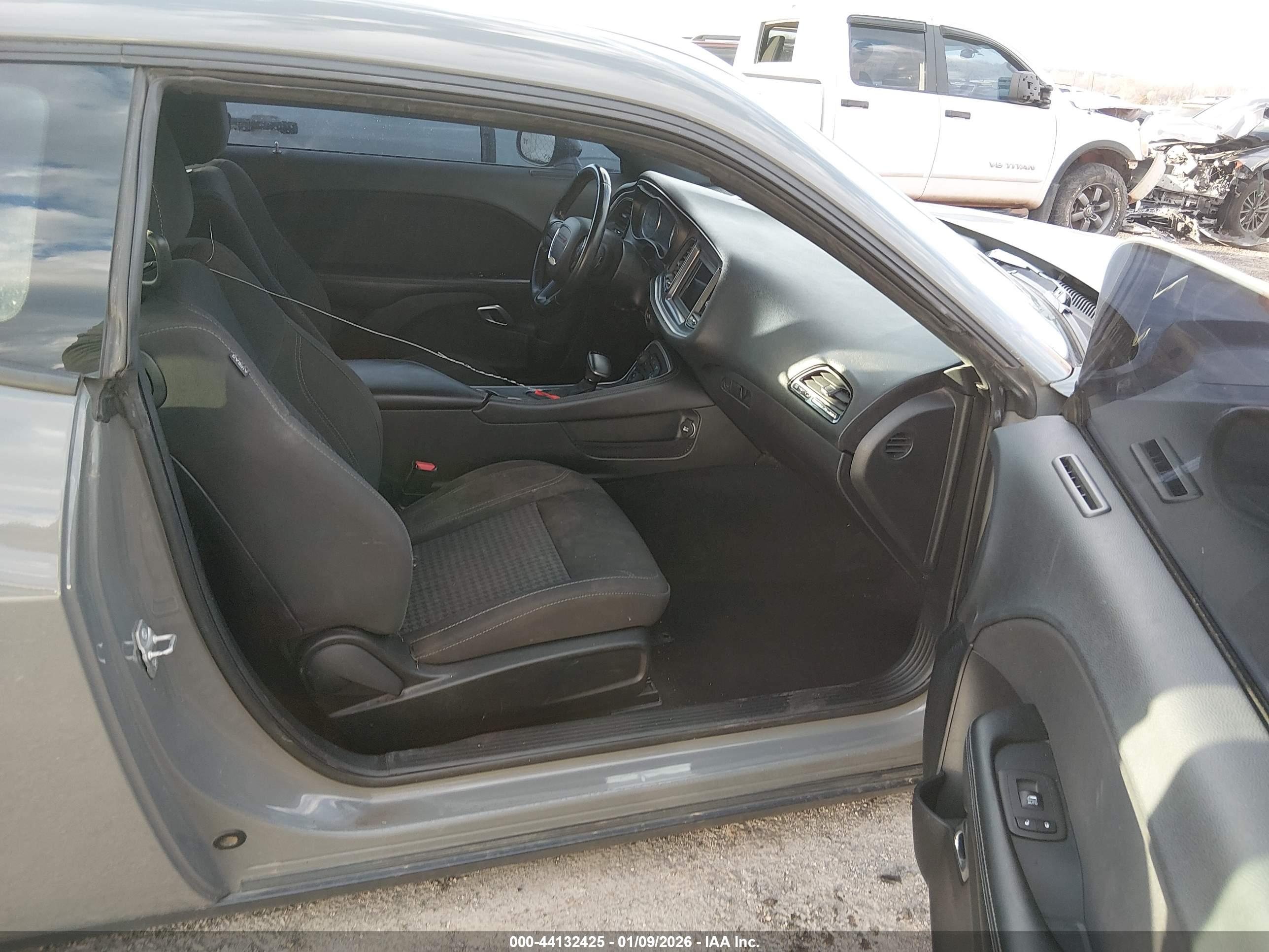 DODGE CHALLENGER image 5