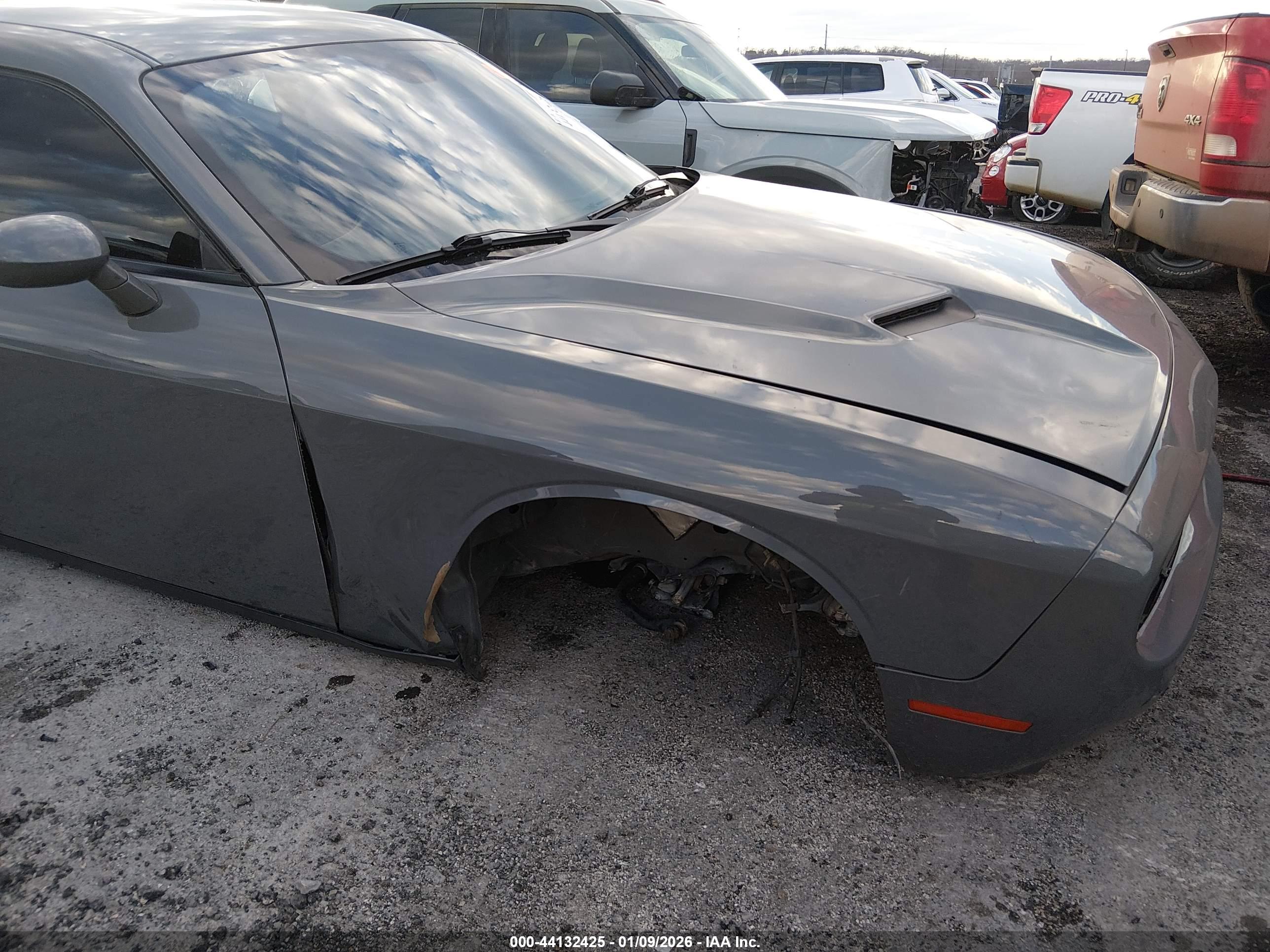 DODGE CHALLENGER image 6