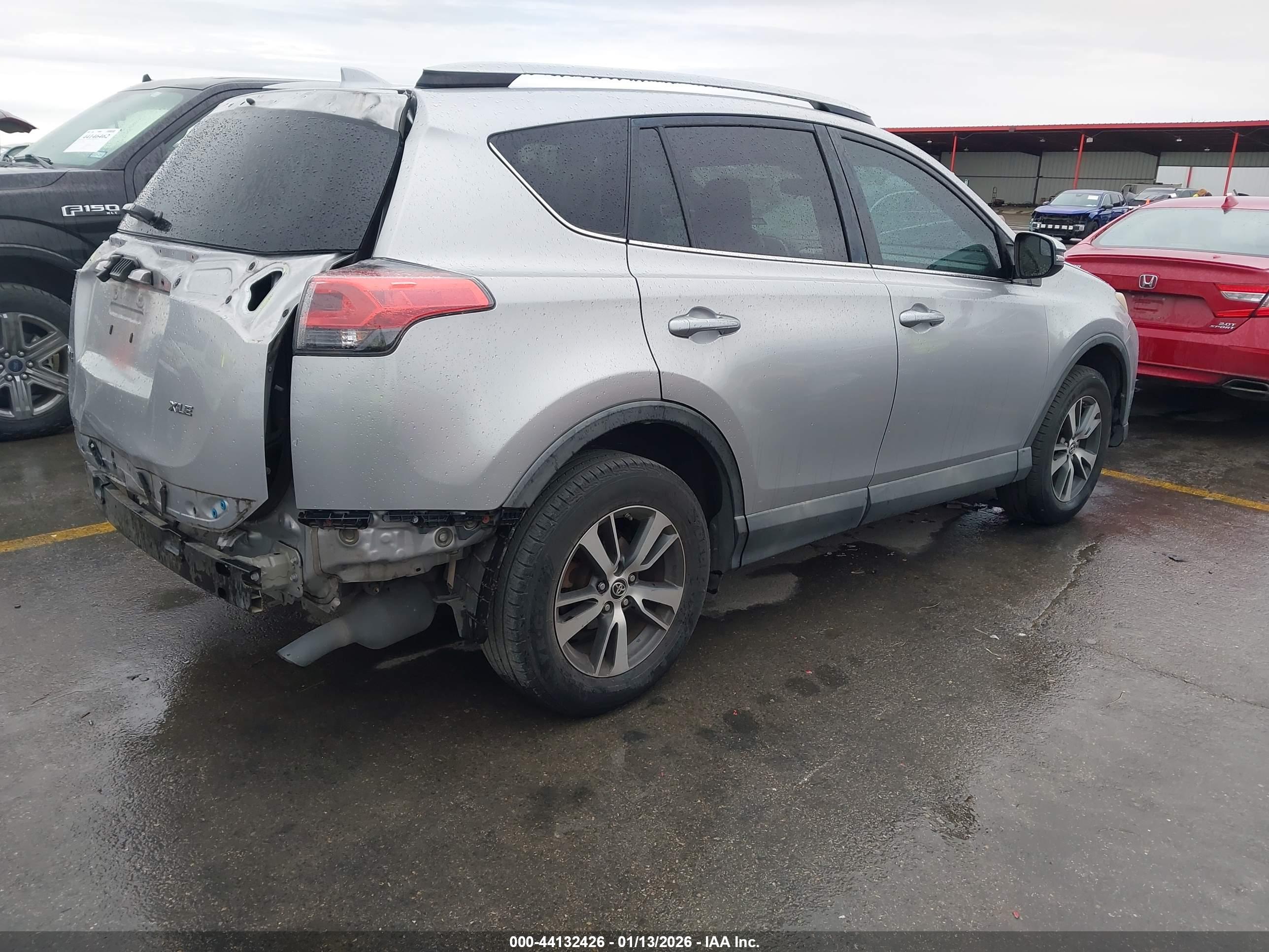 TOYOTA RAV4 image 4