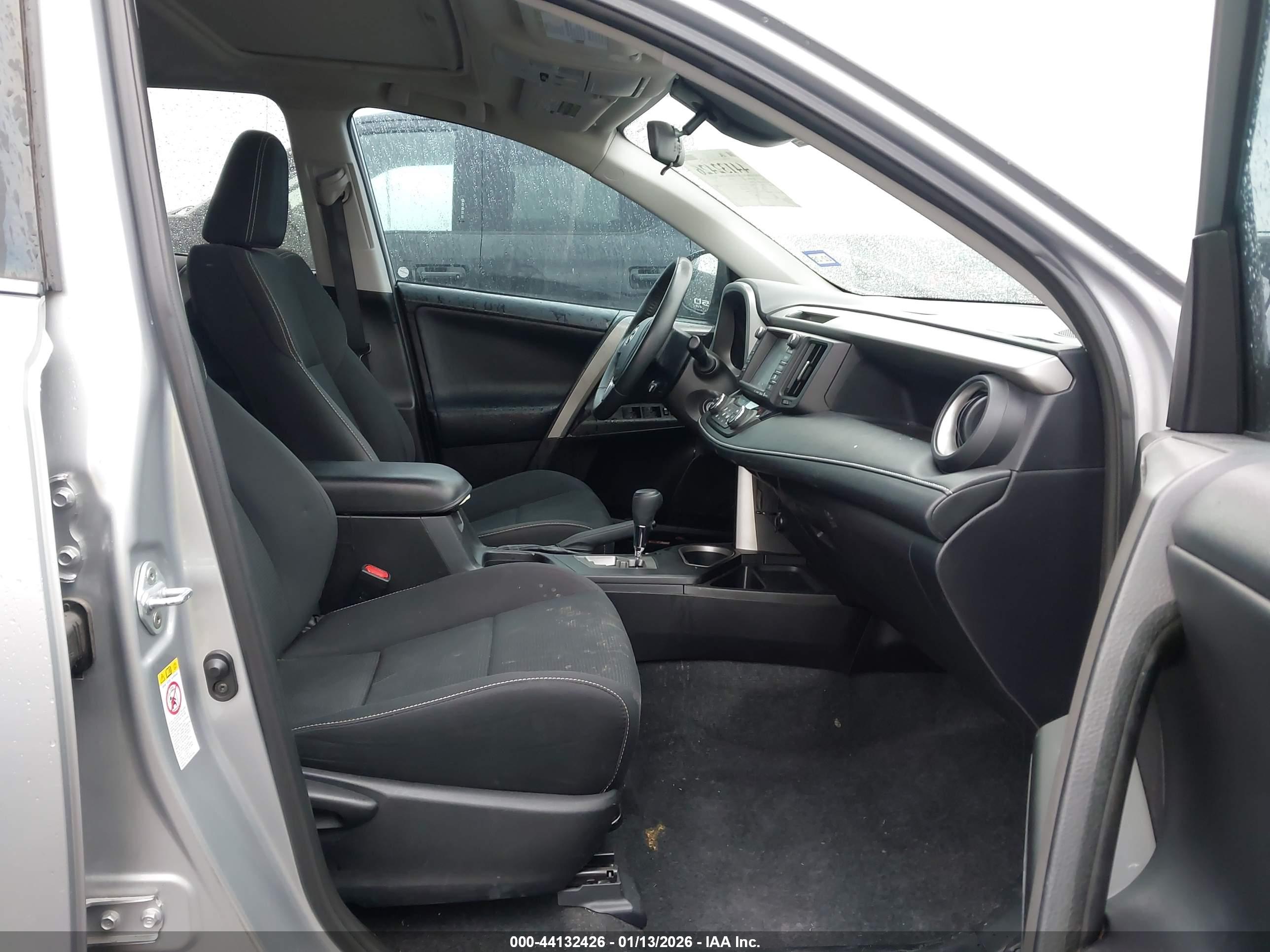TOYOTA RAV4 image 5