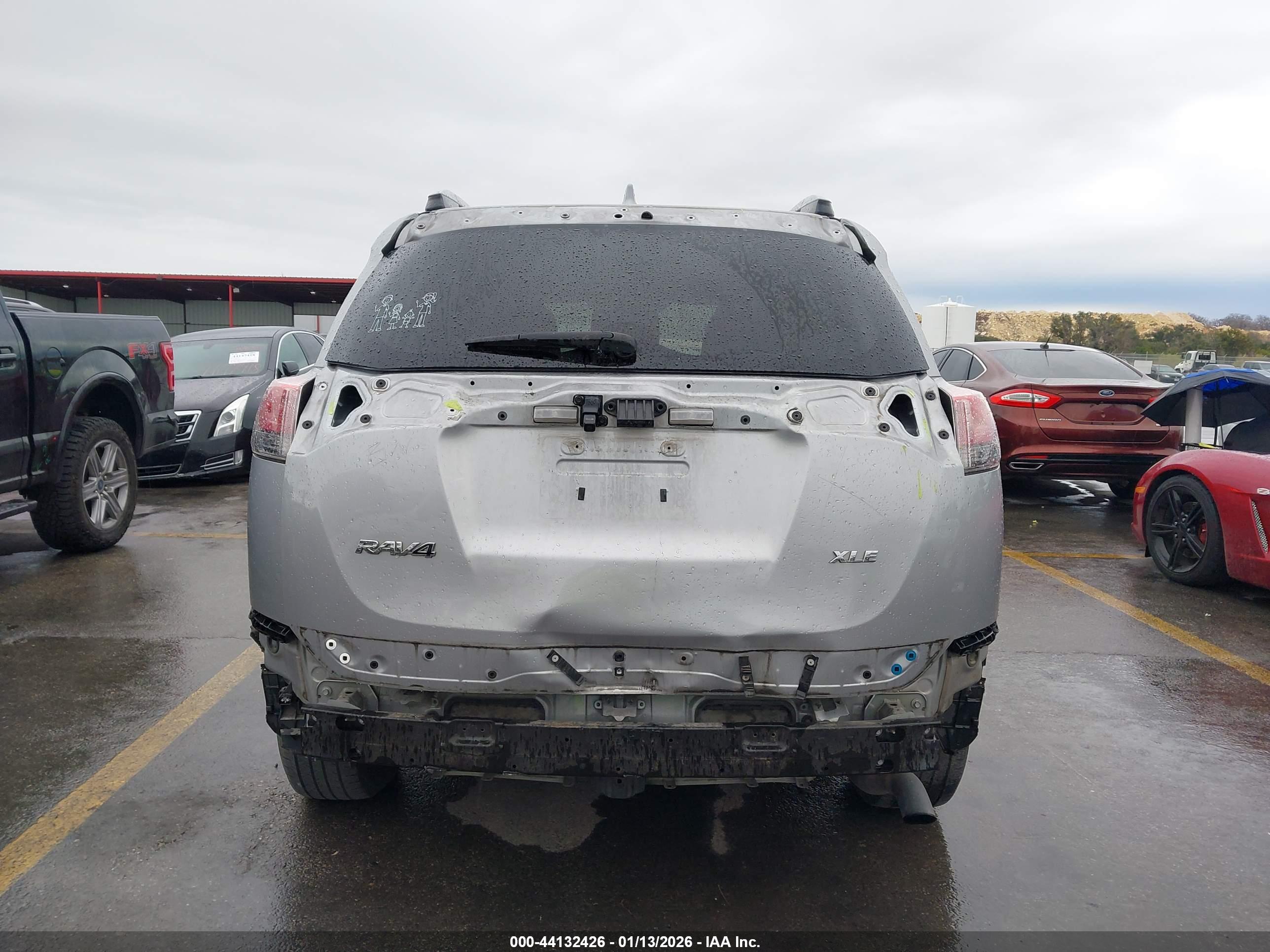 TOYOTA RAV4 image 6