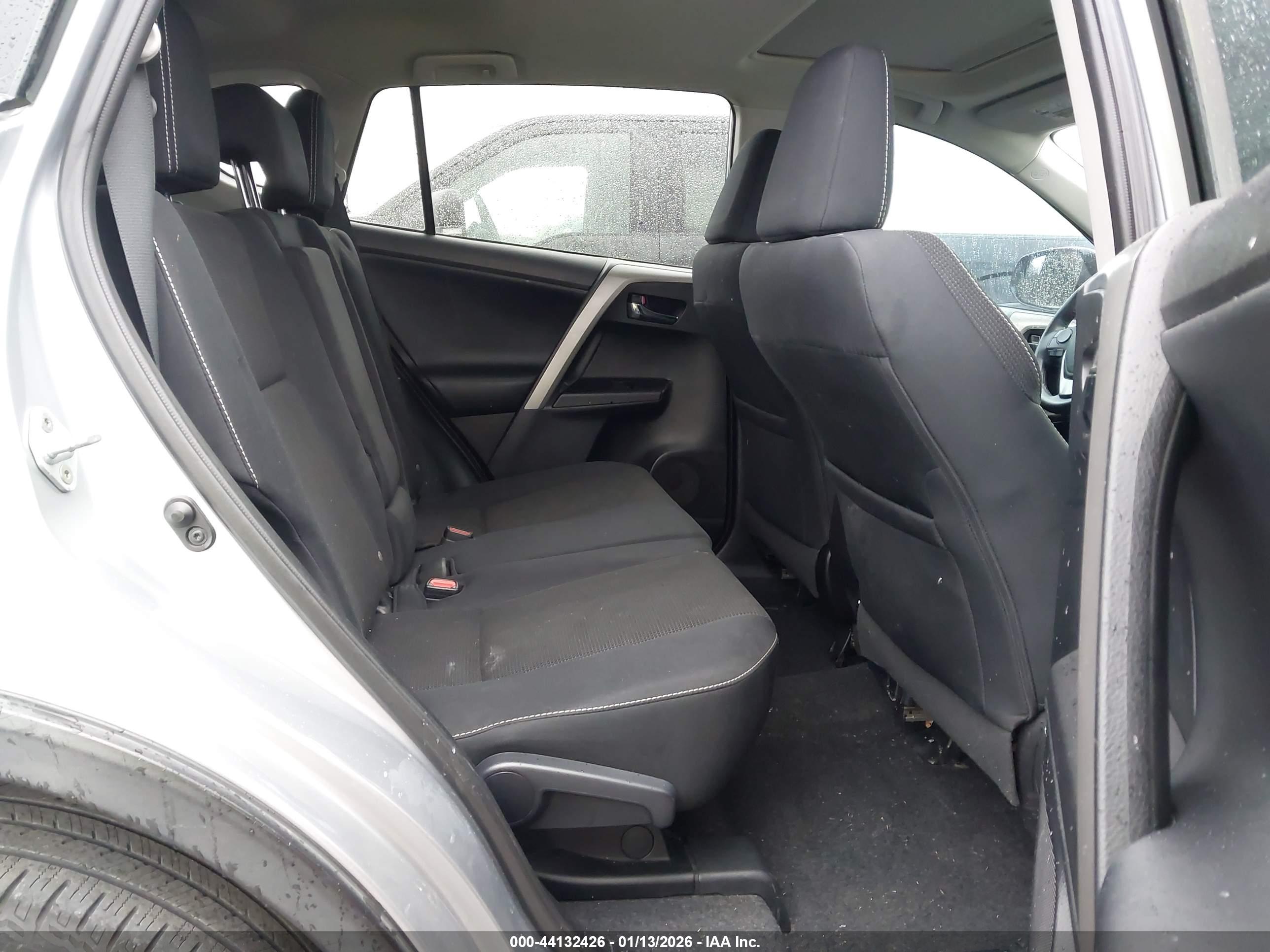 TOYOTA RAV4 image 8
