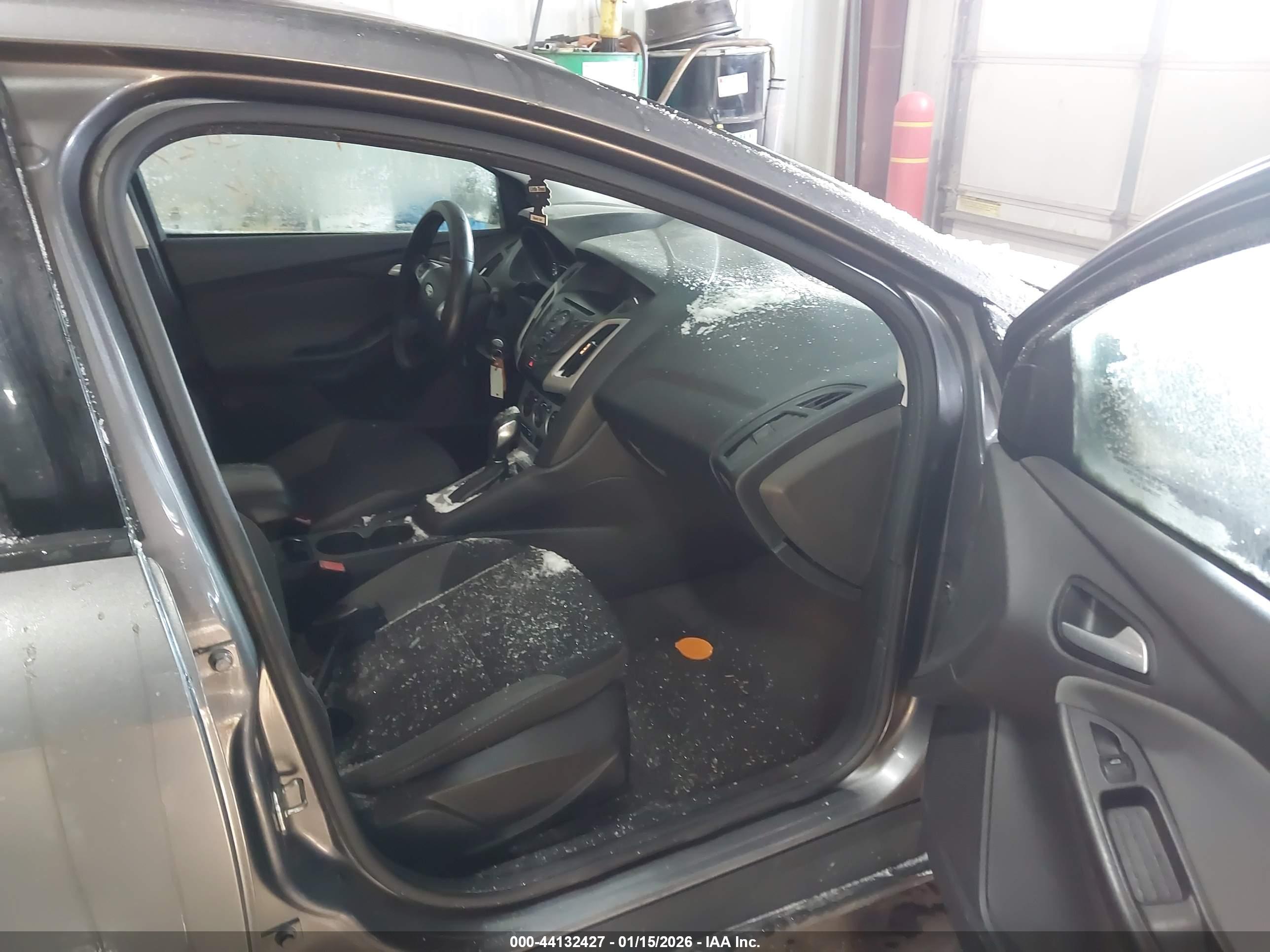 FORD FOCUS image 5