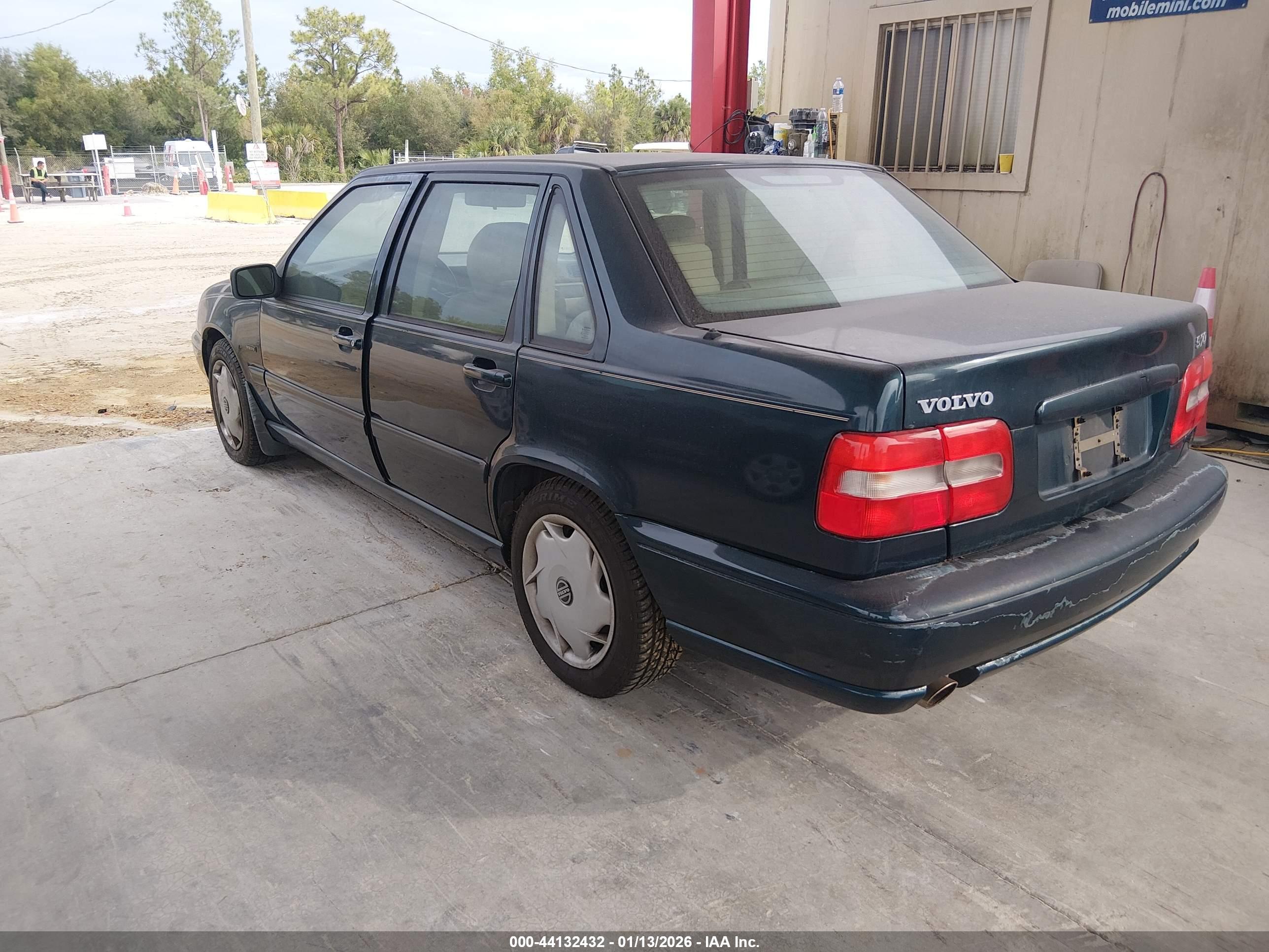 VOLVO S70 image 3