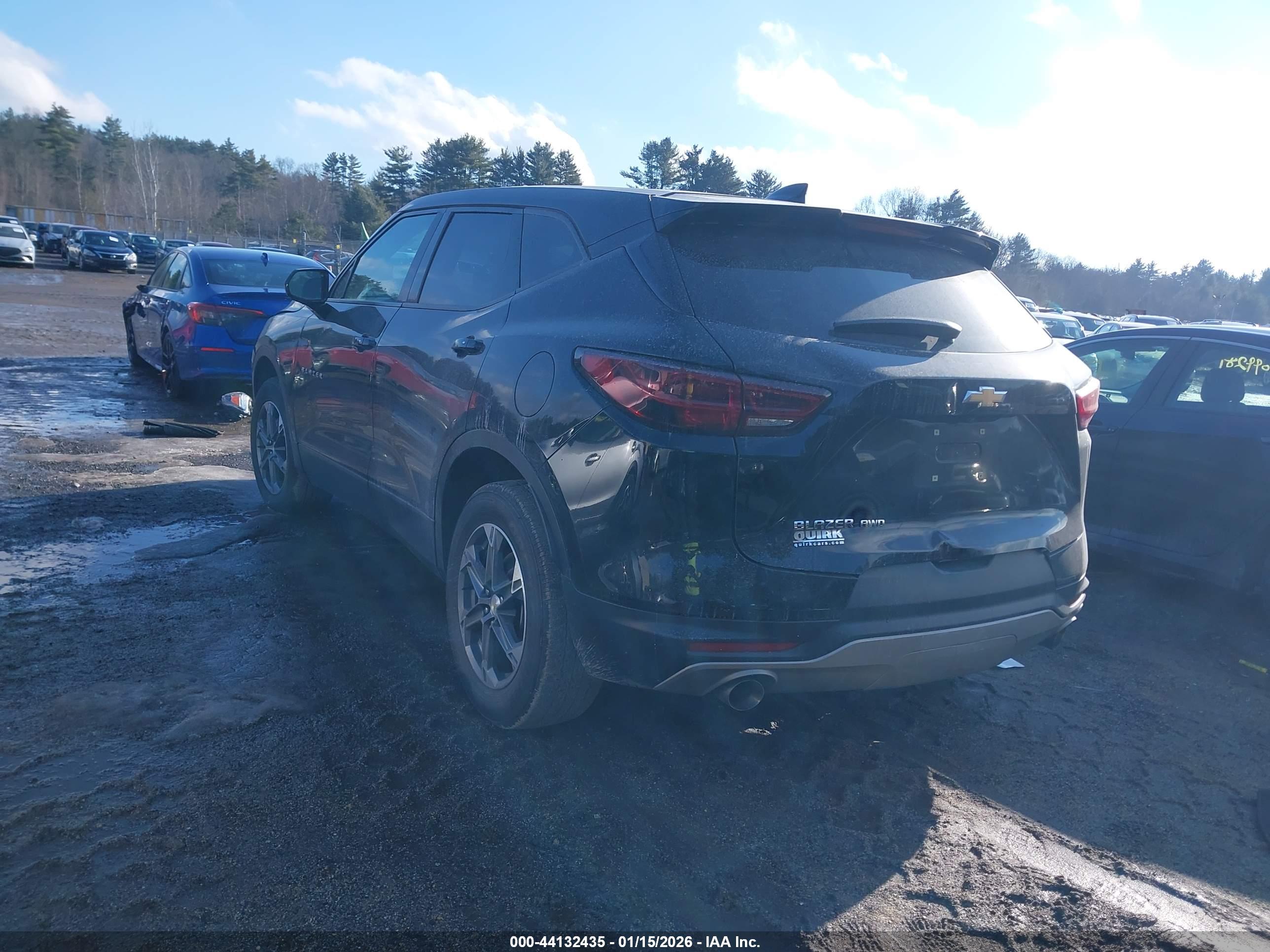 CHEVROLET BLAZER image 3