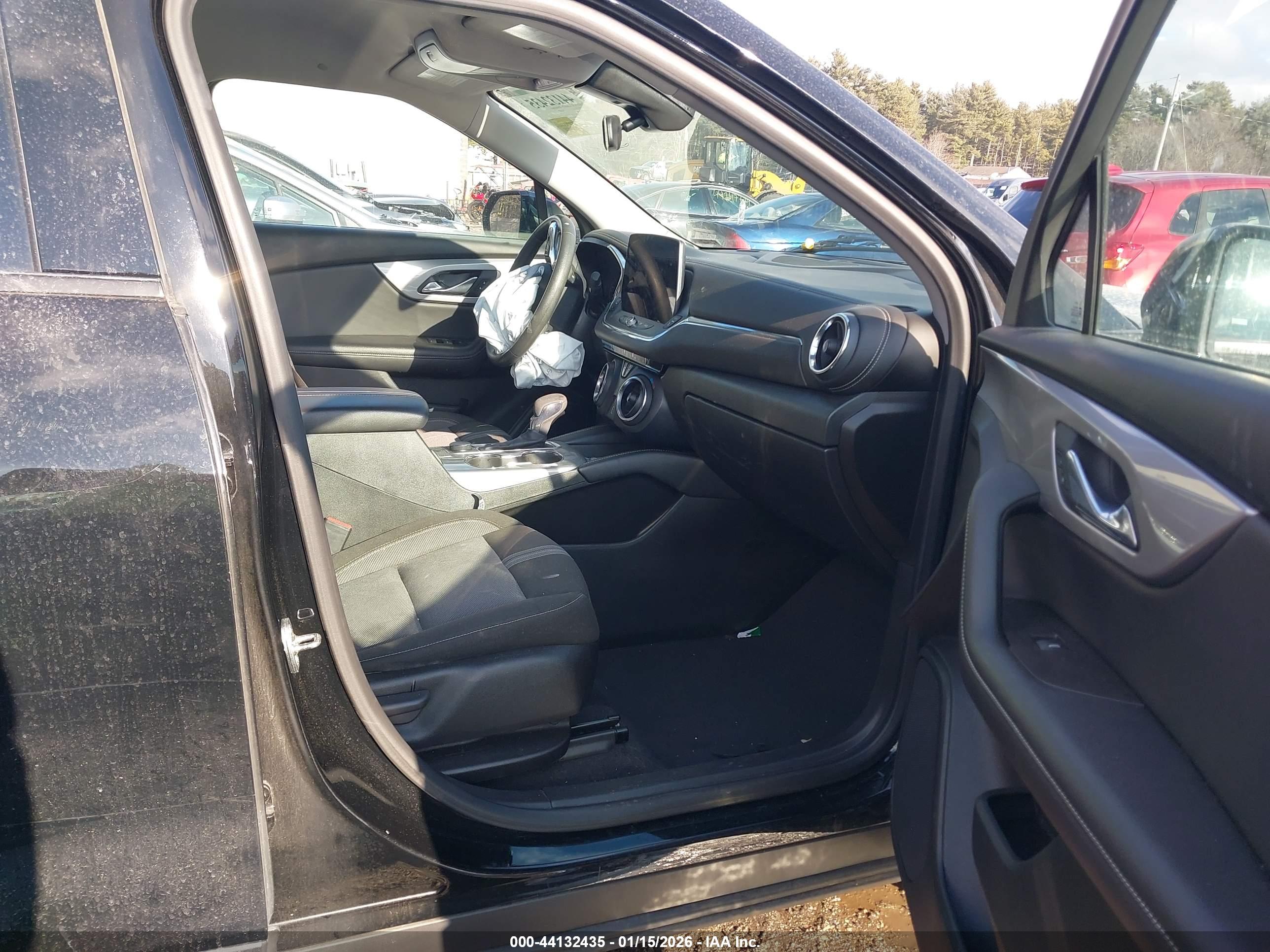 CHEVROLET BLAZER image 5