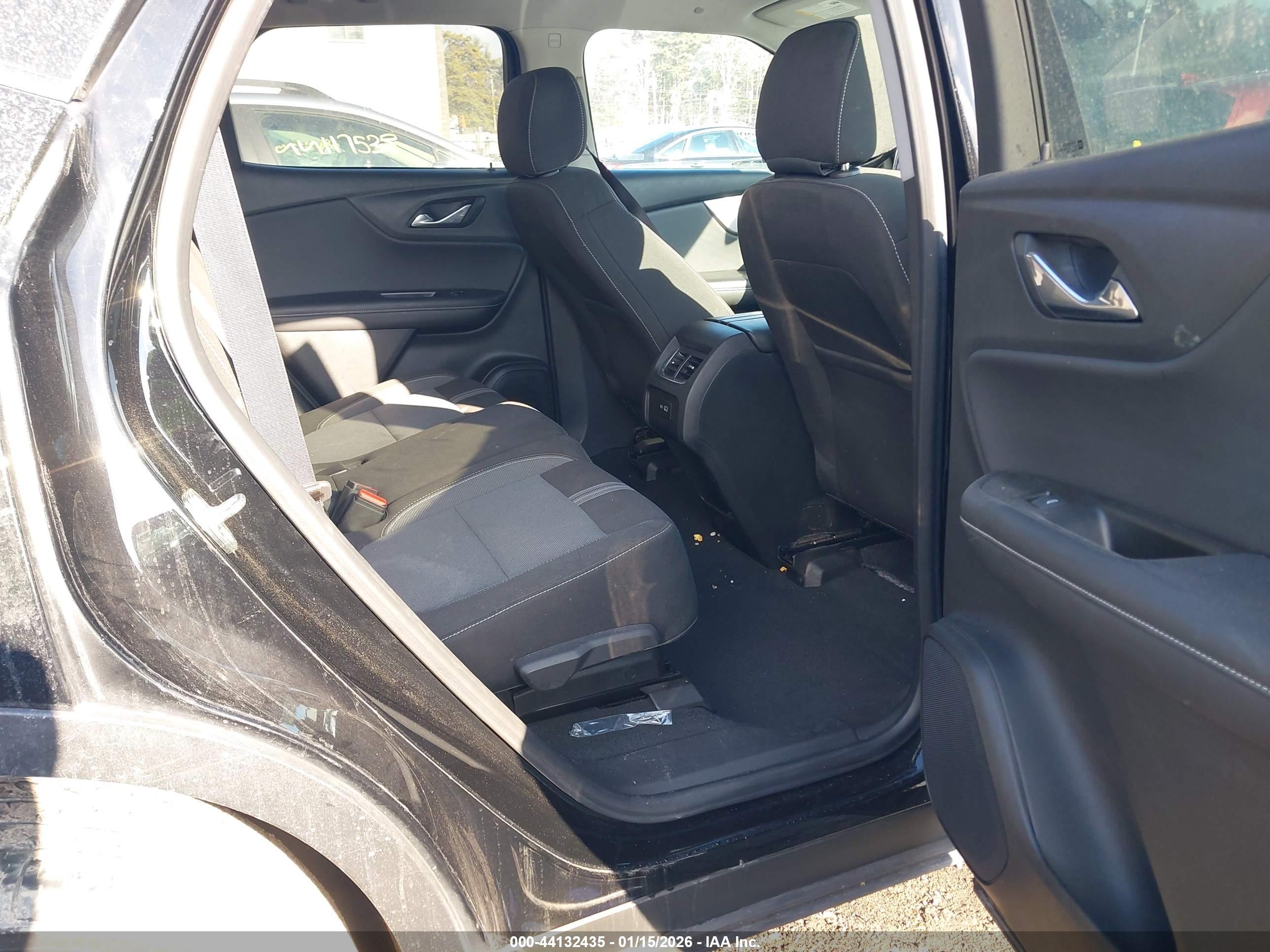 CHEVROLET BLAZER image 8